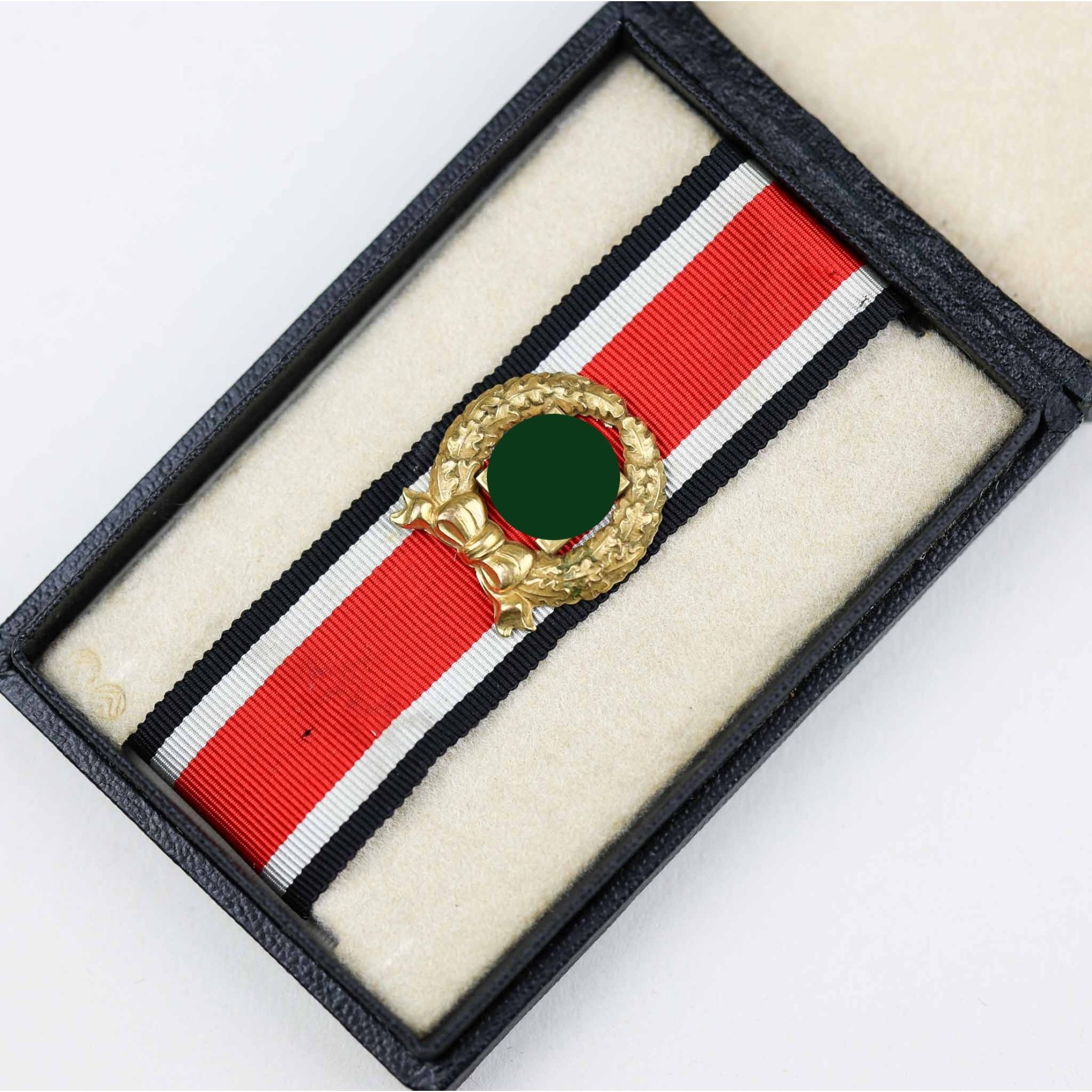 Ehrenblattspange des Heeres im Verleihungsetui — image 4