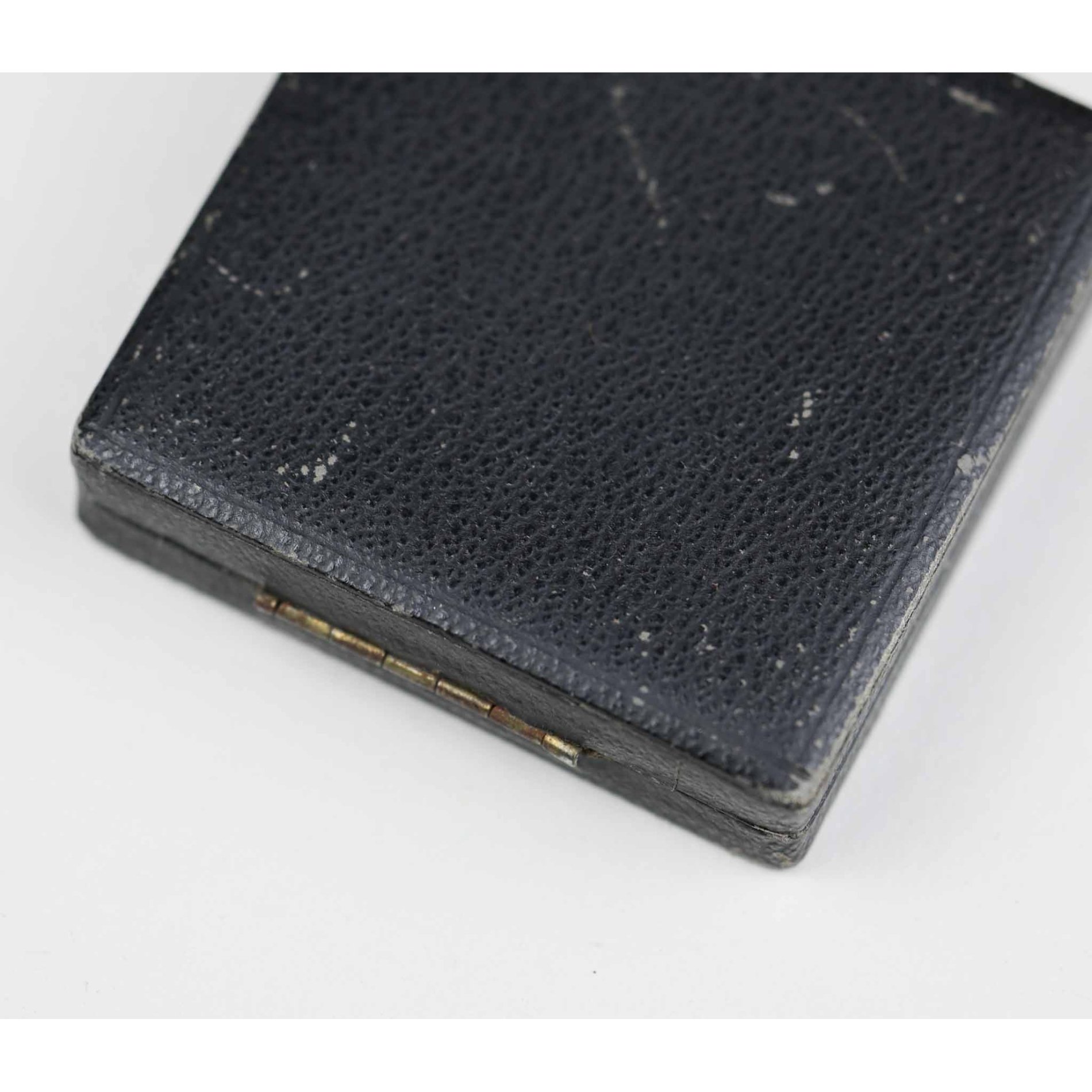 Verwundetenabzeichen in Gold 1939 mit Herst. 65, im LDO Etui 2.Form, selten! — image 8