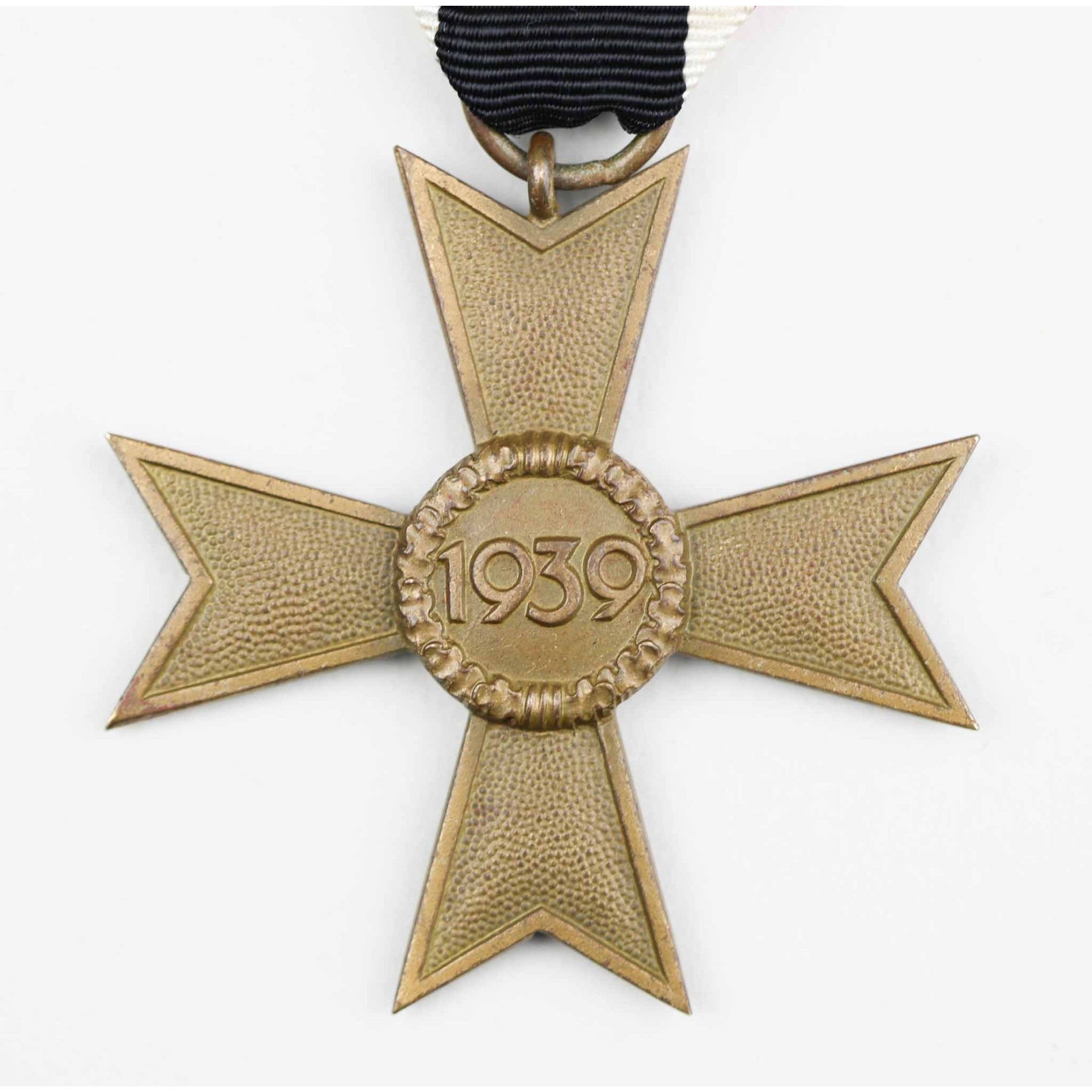 Kriegsverdienstkreuz 2.Klasse ohne Schwerter mit Herst. 52 — image 2