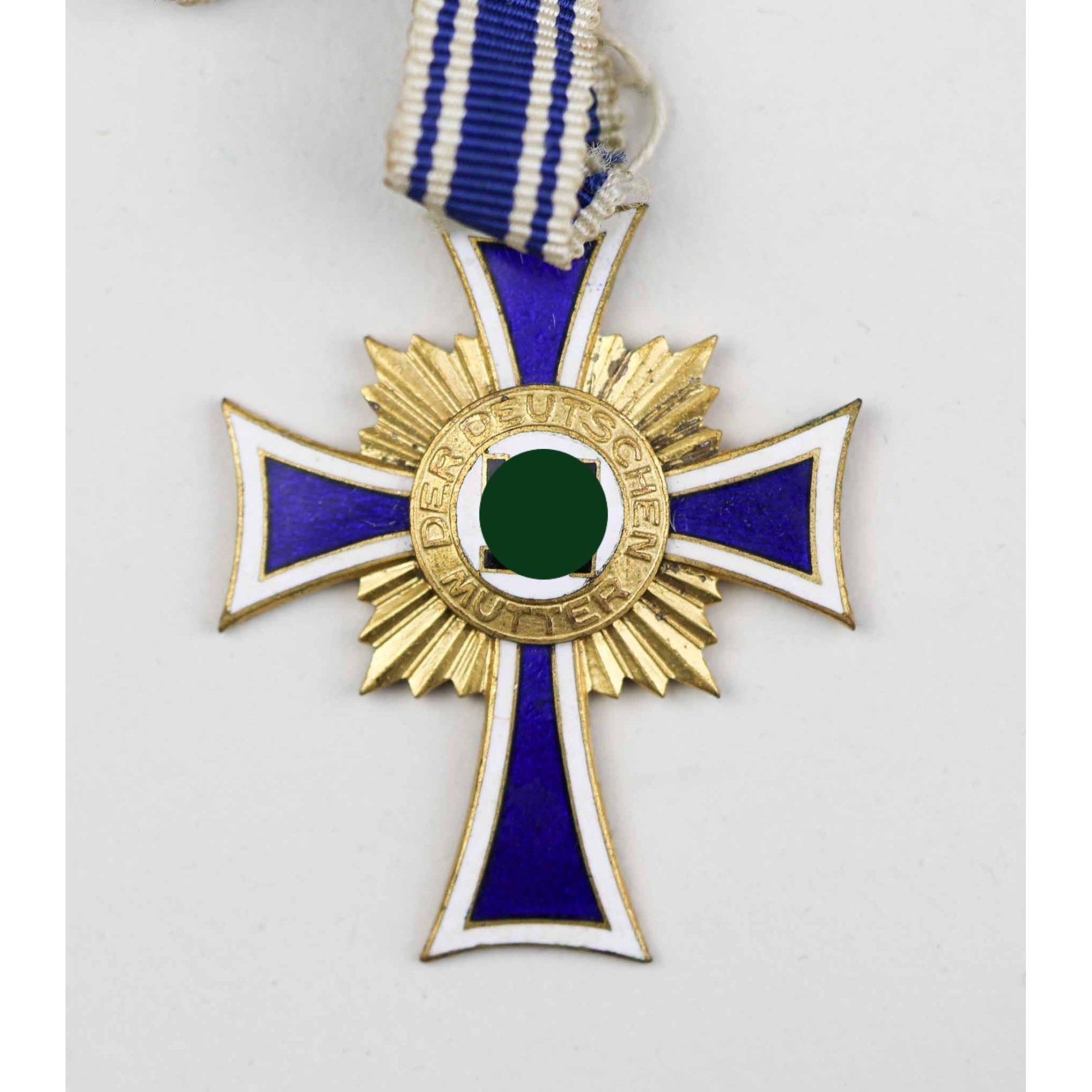 Ehrenkreuz der Deutschen Mutter Mutterkreuz in Gold mit Hersteller F.Reischauer — image 2