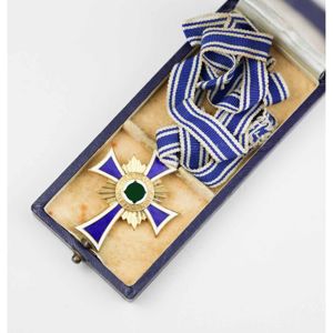 Ehrenkreuz der Deutschen Mutter Mutterkreuz in Gold mit Hersteller F.Reischauer