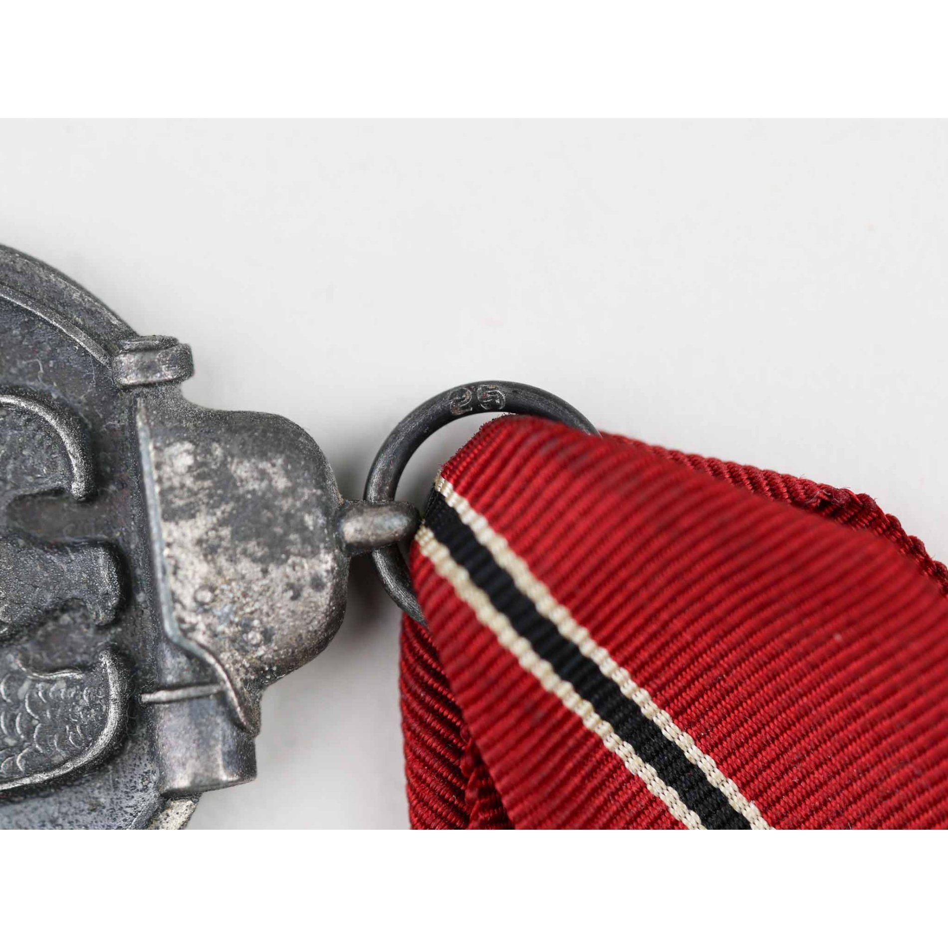 Ostmedaille Winterschlacht im Osten 1941/42 mit Hersteller 25 — image 4