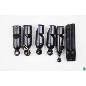 Konvolut HJ-Trillerpfeifen