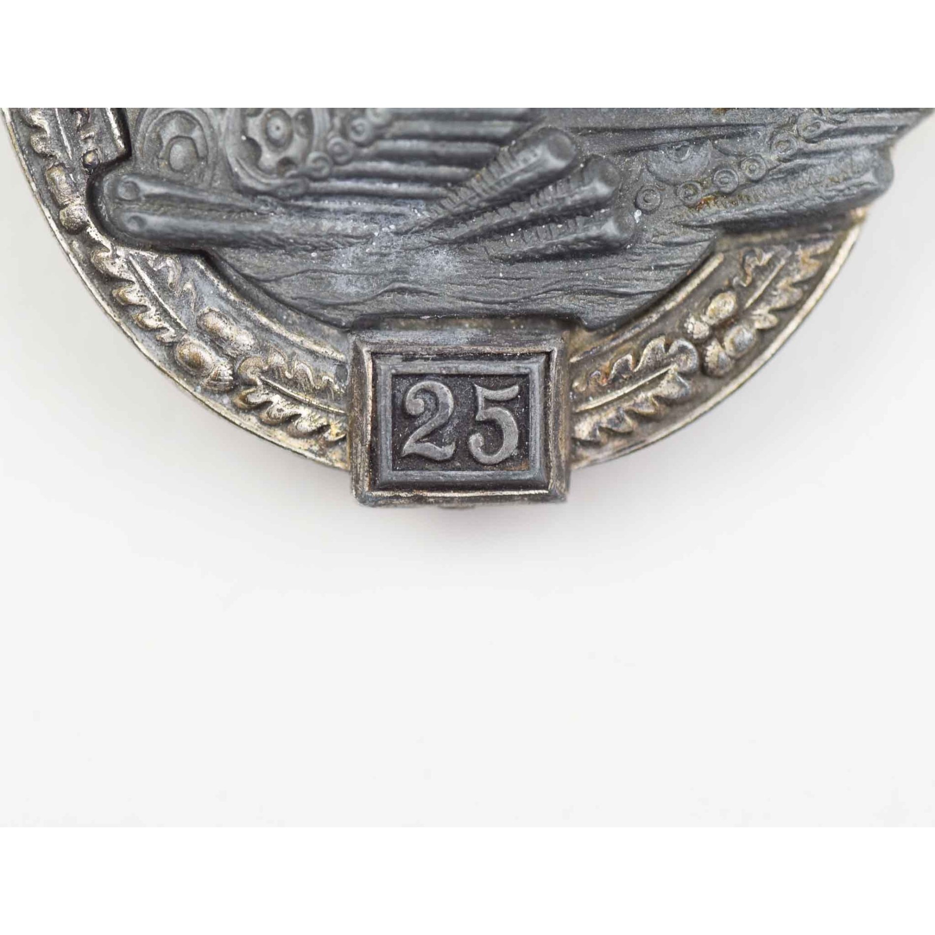 Panzerkampfabzeichen in Silber mit Einsatzzahl 25 (JFS) — image 3