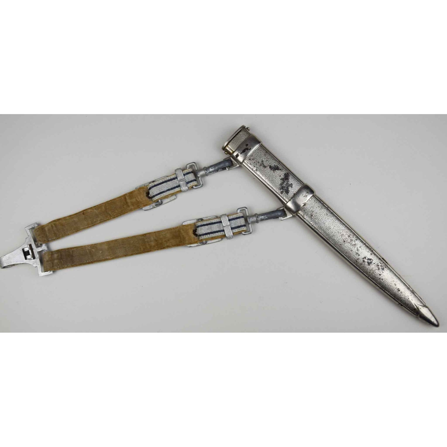 DRK-Führerdolch mit Gehänge im Zustand 1- — image 8