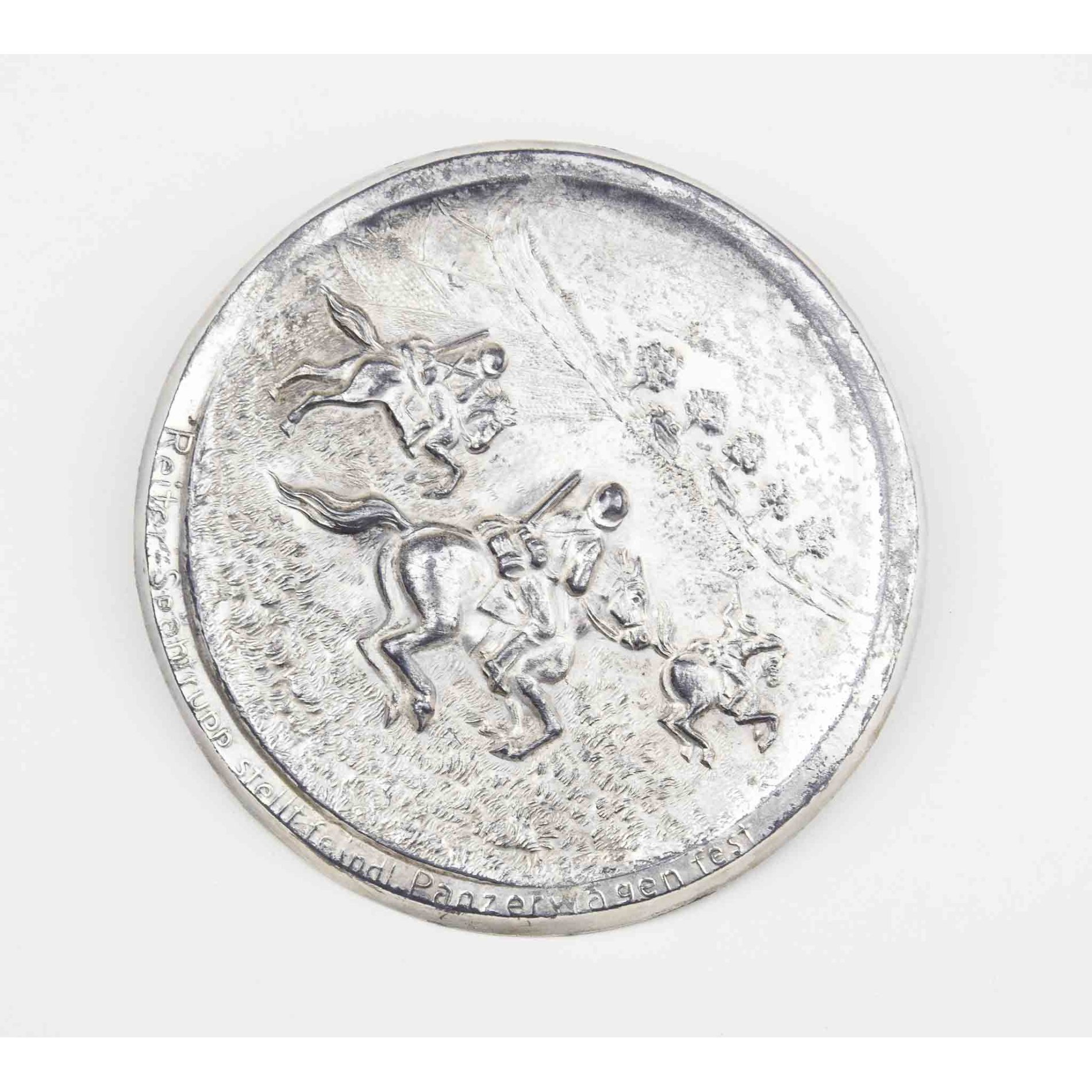 2.WK Plakette 'Reiter-Spähtrupp stellt feindl. Panzerwagen fest' — image 3