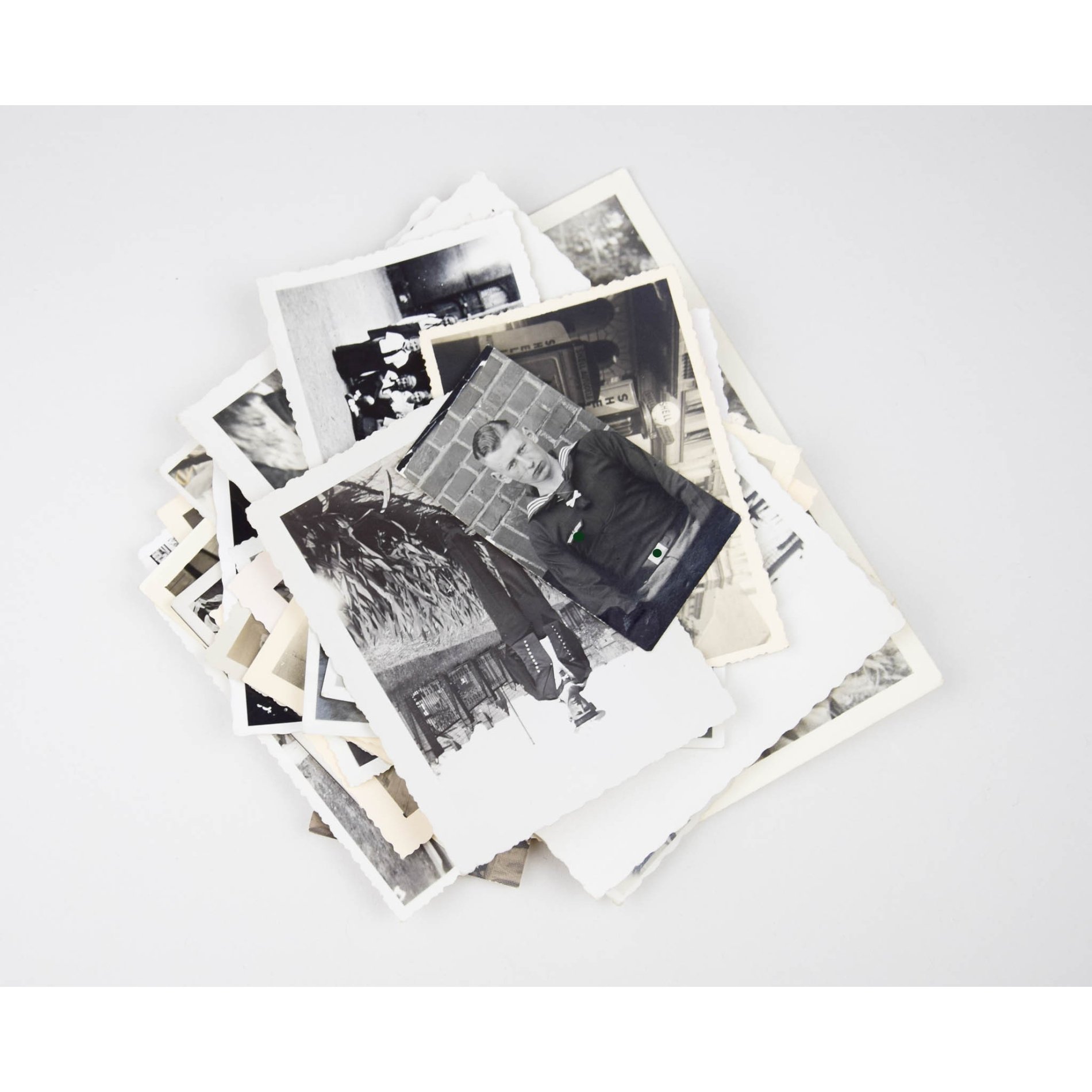 Kriegsmarine Fotoalbum mit losen Fotos im Schuber — image 7