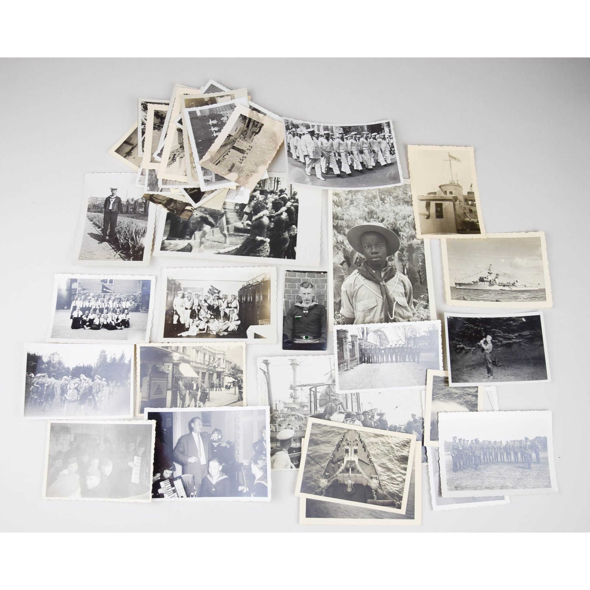 Kriegsmarine Fotoalbum mit losen Fotos im Schuber — image 8