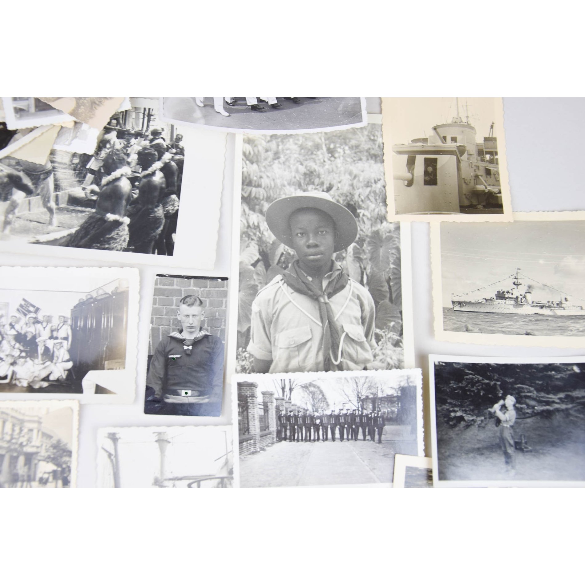 Kriegsmarine Fotoalbum mit losen Fotos im Schuber — image 9