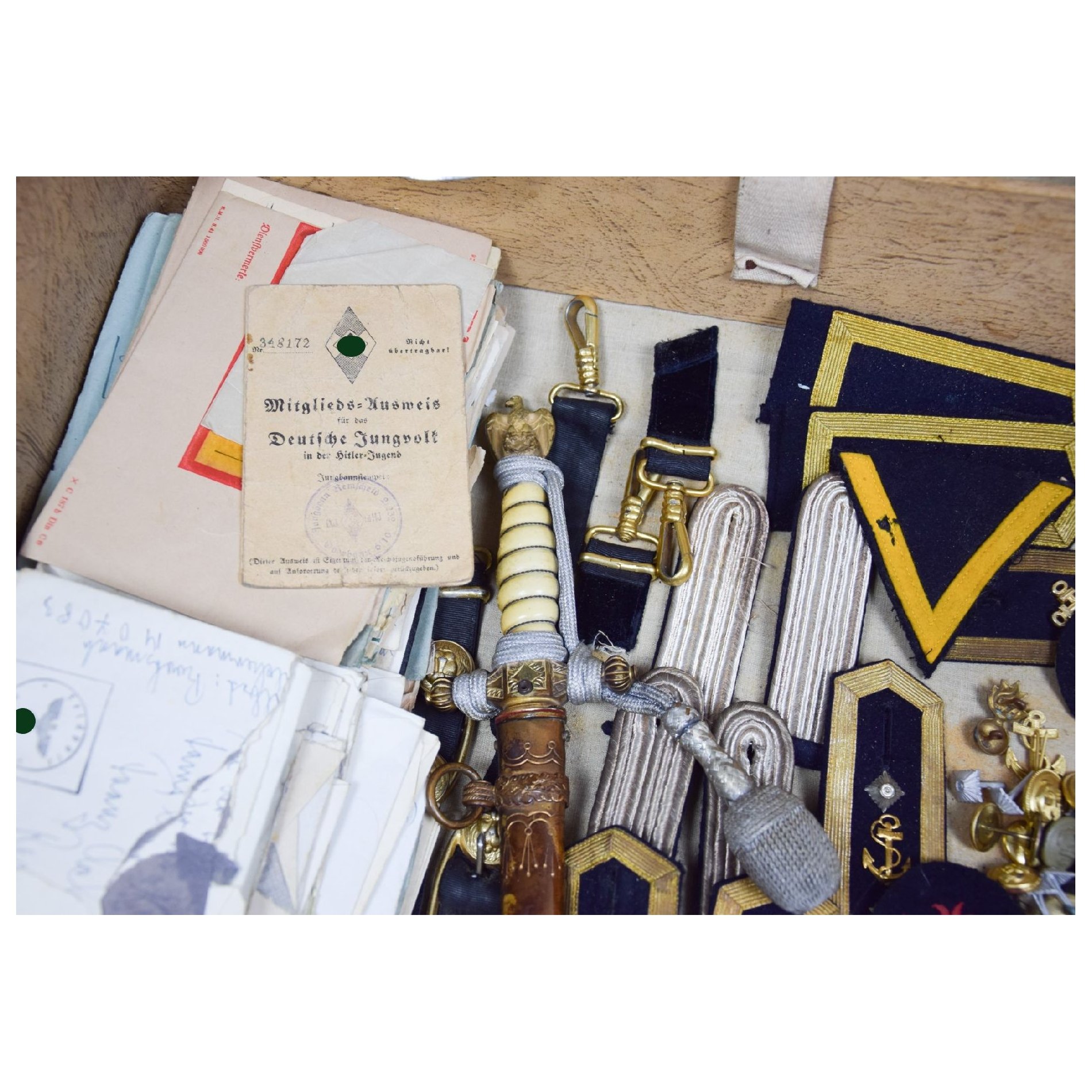 Kriegsmarine U-561 unberührter Nachlass mit Schirmmütze, Stoffeffekten, Briefen und Koffer — image 11