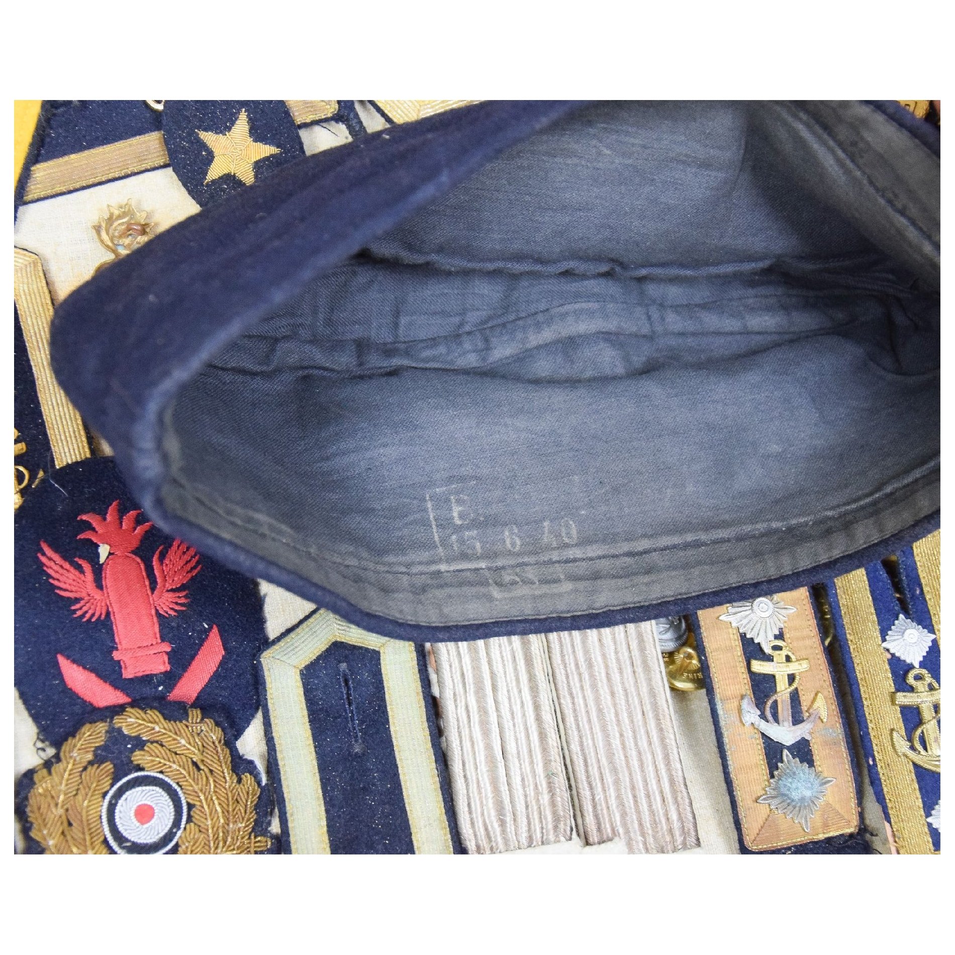 Kriegsmarine U-561 unberührter Nachlass mit Schirmmütze, Stoffeffekten, Briefen und Koffer — image 17