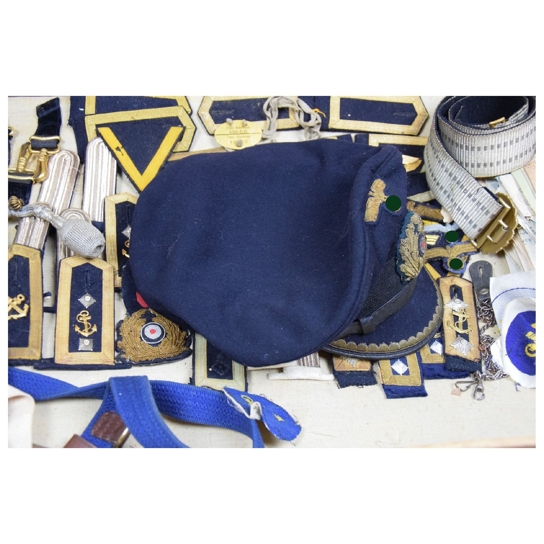 Kriegsmarine U-561 unberührter Nachlass mit Schirmmütze, Stoffeffekten, Briefen und Koffer — image 19