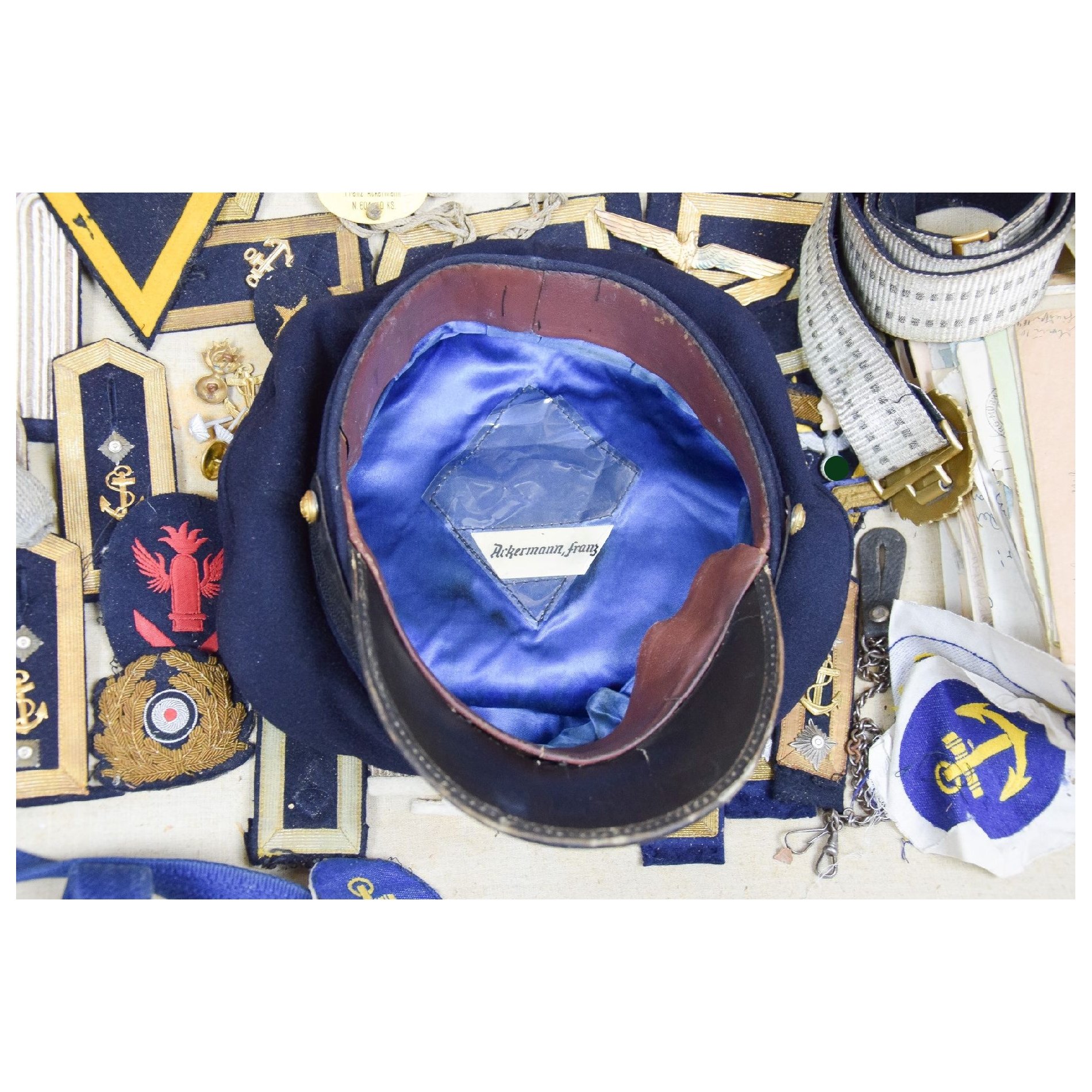 Kriegsmarine U-561 unberührter Nachlass mit Schirmmütze, Stoffeffekten, Briefen und Koffer — image 20