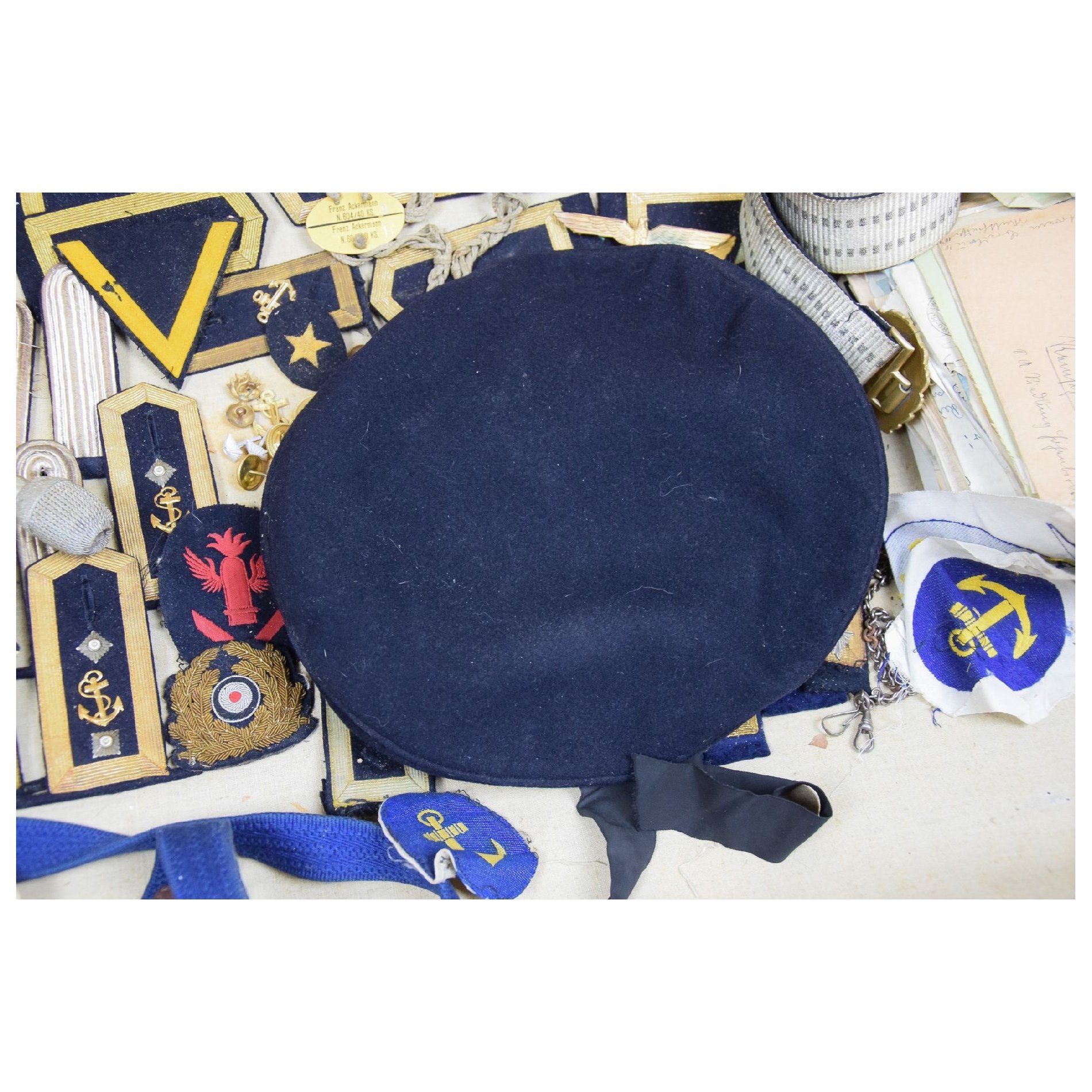 Kriegsmarine U-561 unberührter Nachlass mit Schirmmütze, Stoffeffekten, Briefen und Koffer — image 22