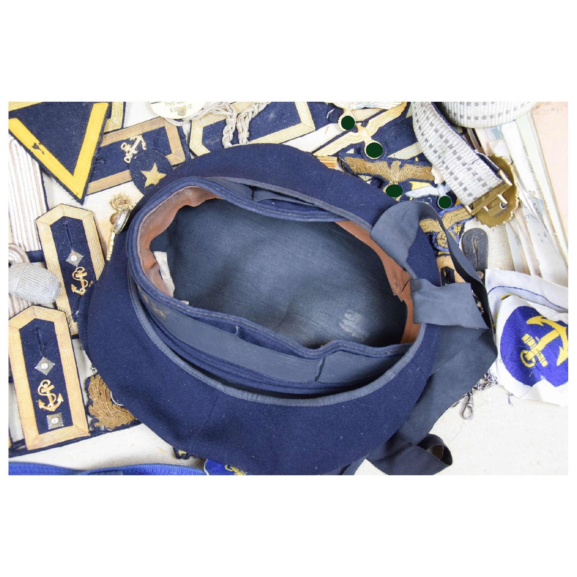 Kriegsmarine U-561 unberührter Nachlass mit Schirmmütze, Stoffeffekten, Briefen und Koffer — image 23