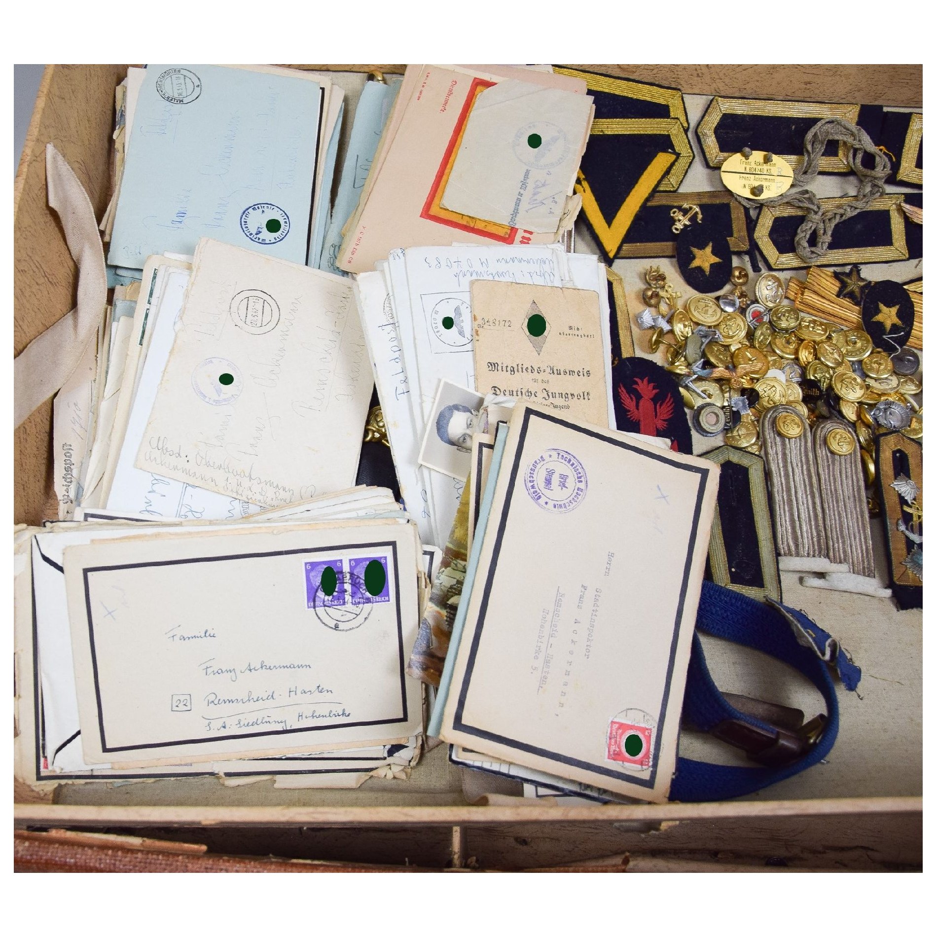 Kriegsmarine U-561 unberührter Nachlass mit Schirmmütze, Stoffeffekten, Briefen und Koffer — image 26