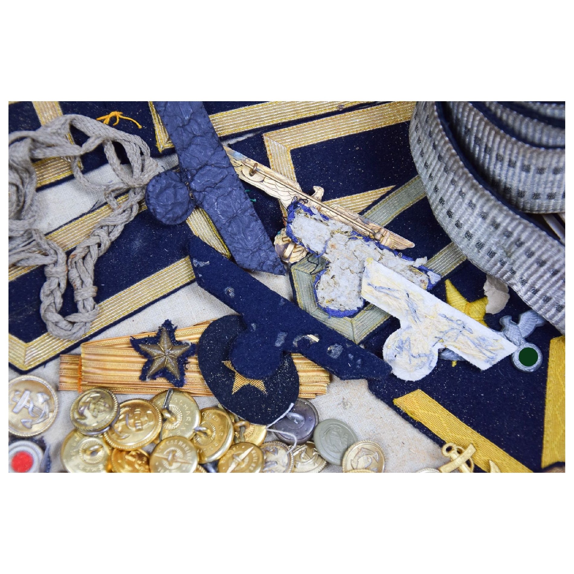 Kriegsmarine U-561 unberührter Nachlass mit Schirmmütze, Stoffeffekten, Briefen und Koffer — image 31