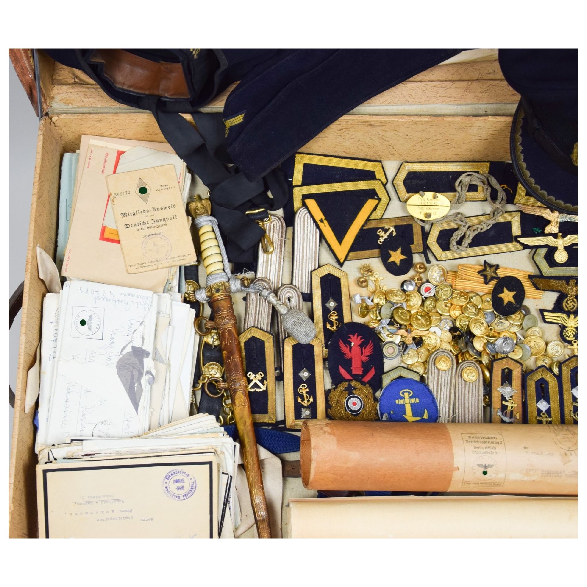 Kriegsmarine U-561 unberührter Nachlass mit Schirmmütze, Stoffeffekten, Briefen und Koffer — image 5