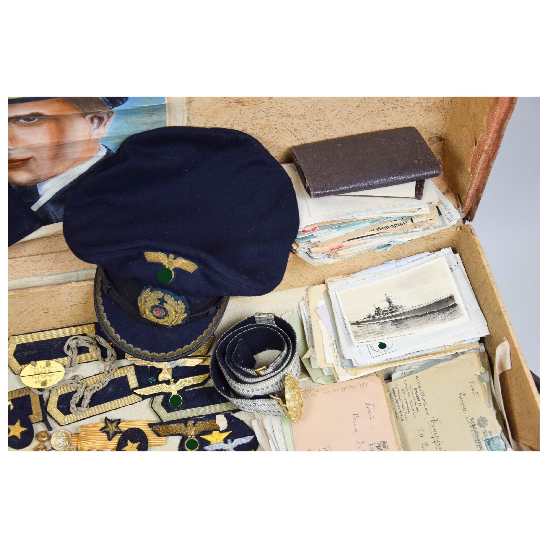 Kriegsmarine U-561 unberührter Nachlass mit Schirmmütze, Stoffeffekten, Briefen und Koffer — image 6