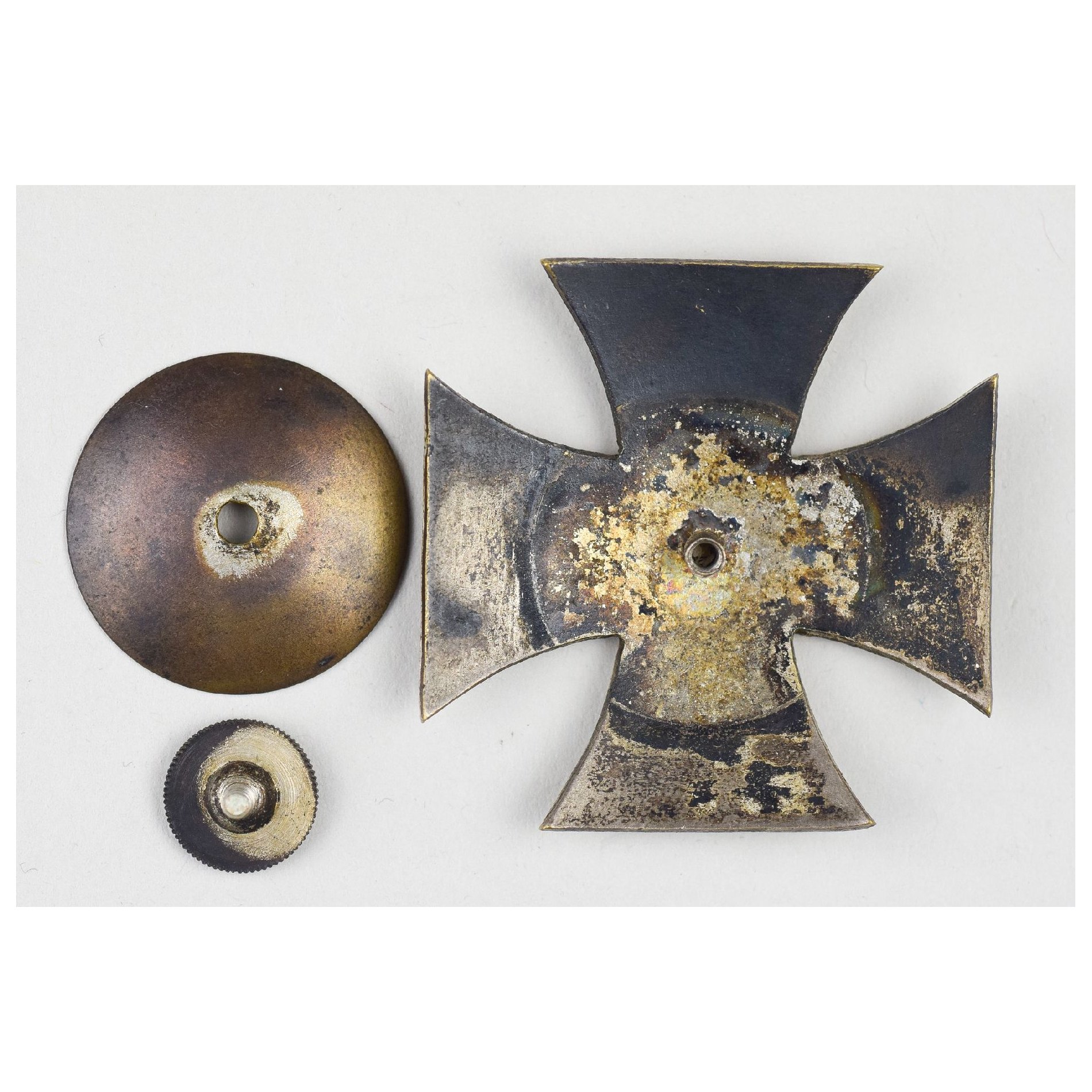 Eisernes Kreuz 1.Klasse 1914 an Schraubscheibe Herst. Juncker einteilig und unmagnetisch, extrem selten! — image 5