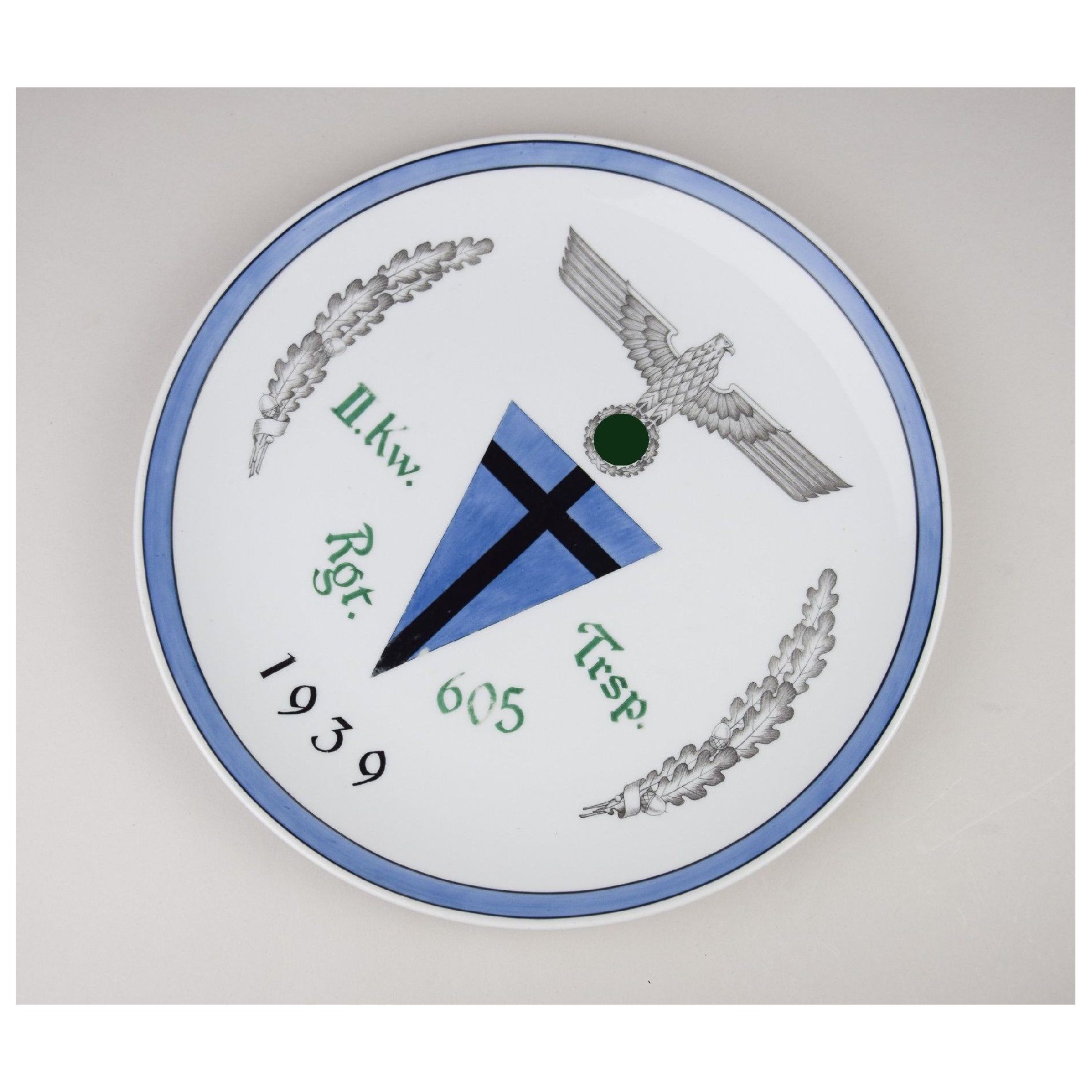 Meissen Porzellanteller 'II. K.w. Trsp. Rgt. 605 1939' — image 3