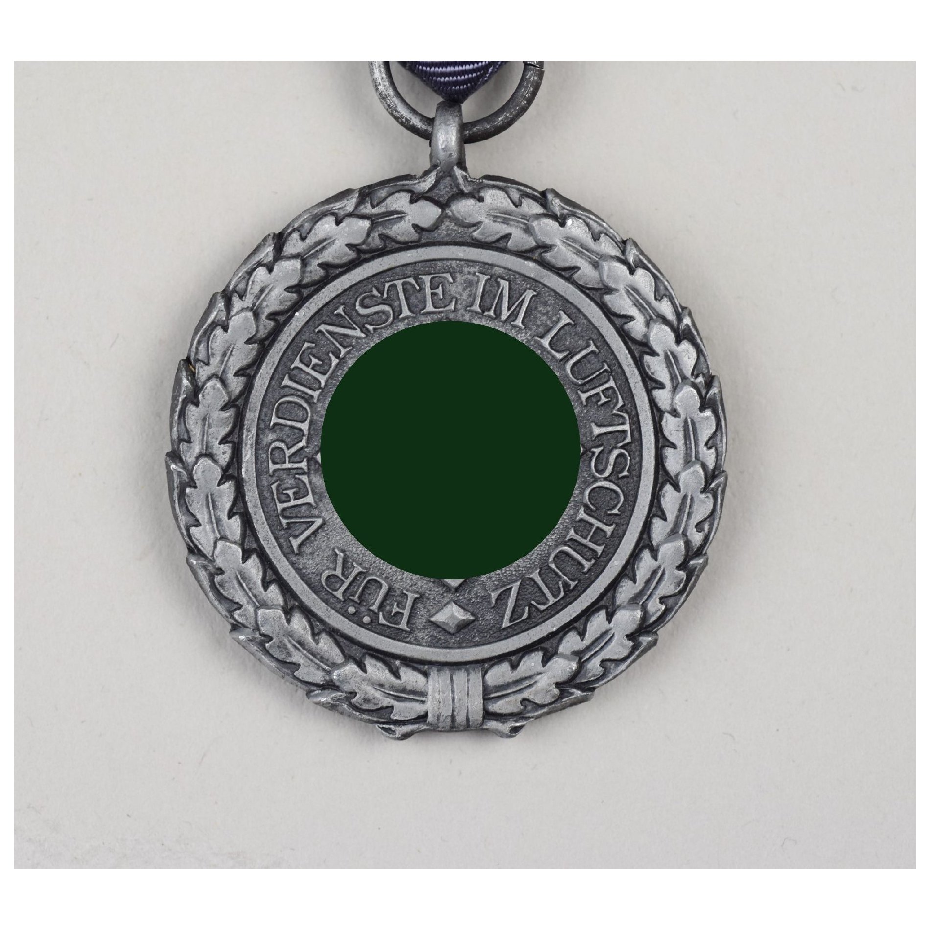 Luftschutz Ehrenzeichen 2.Stufe im Etui Zustand 1 — image 2