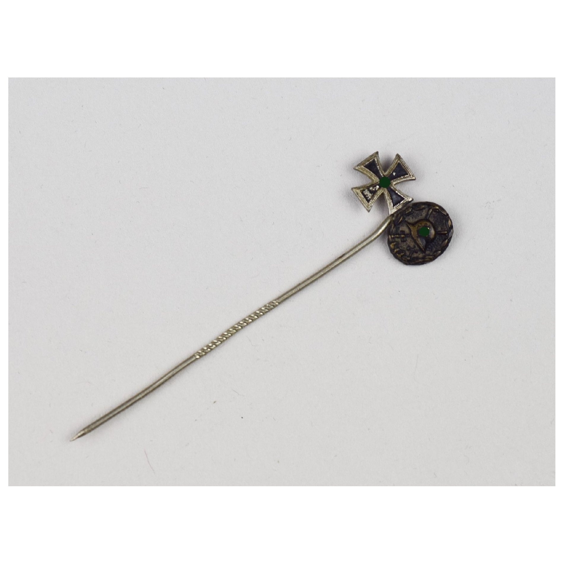 2er Miniatur Eiserne Kreuz 2.Klasse 1939 und Verwundetenabzeichen 1.Form Legion Condor — image 2