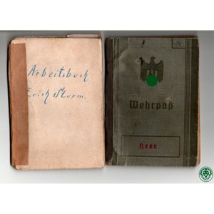 Wehrpass eines Obergefreiten Panzersoldat der Wehrmacht verliehenes PKA in Silber …