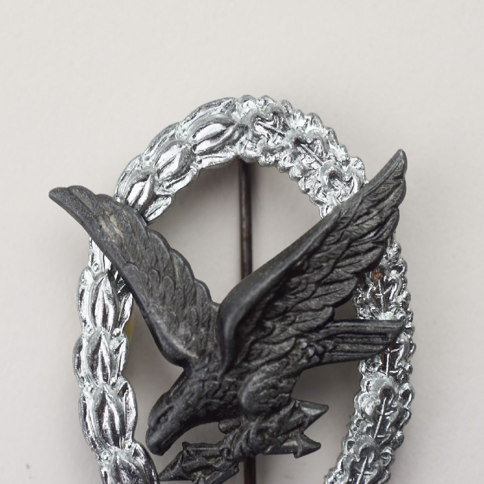 Luftwaffe Fliegerschützenabzeichen mit Blitzbündel B&NL in Mint! — image 3