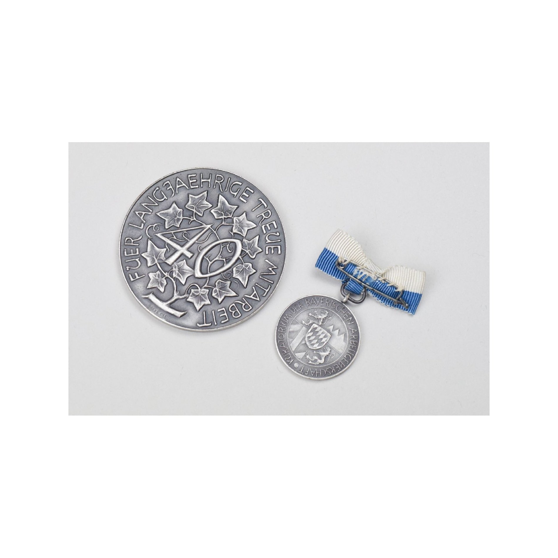 3.Reich Treudienstabzeichen der Bayrischen Industrie im Etui Nachlass — image 11