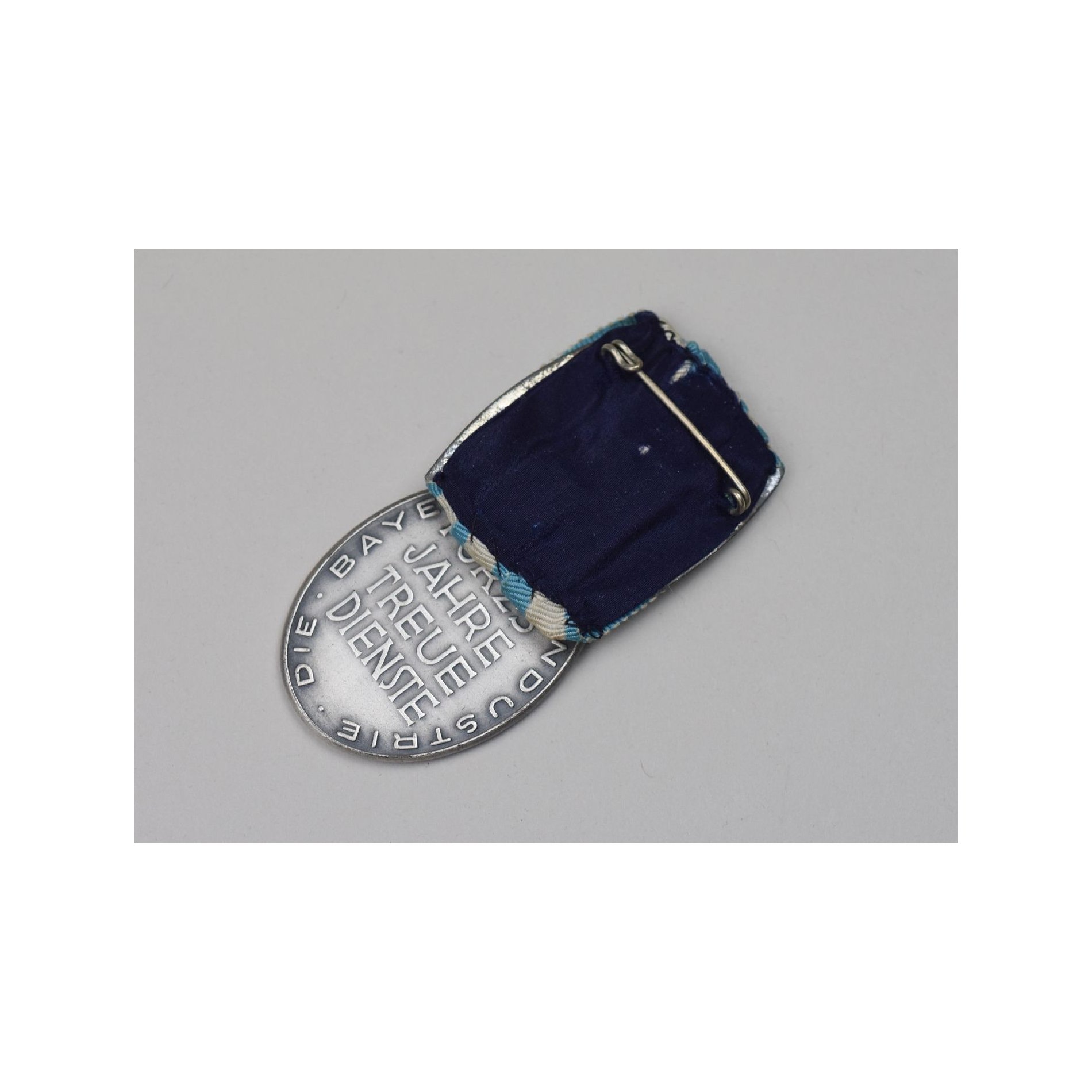 3.Reich Treudienstabzeichen der Bayrischen Industrie im Etui Nachlass — image 4