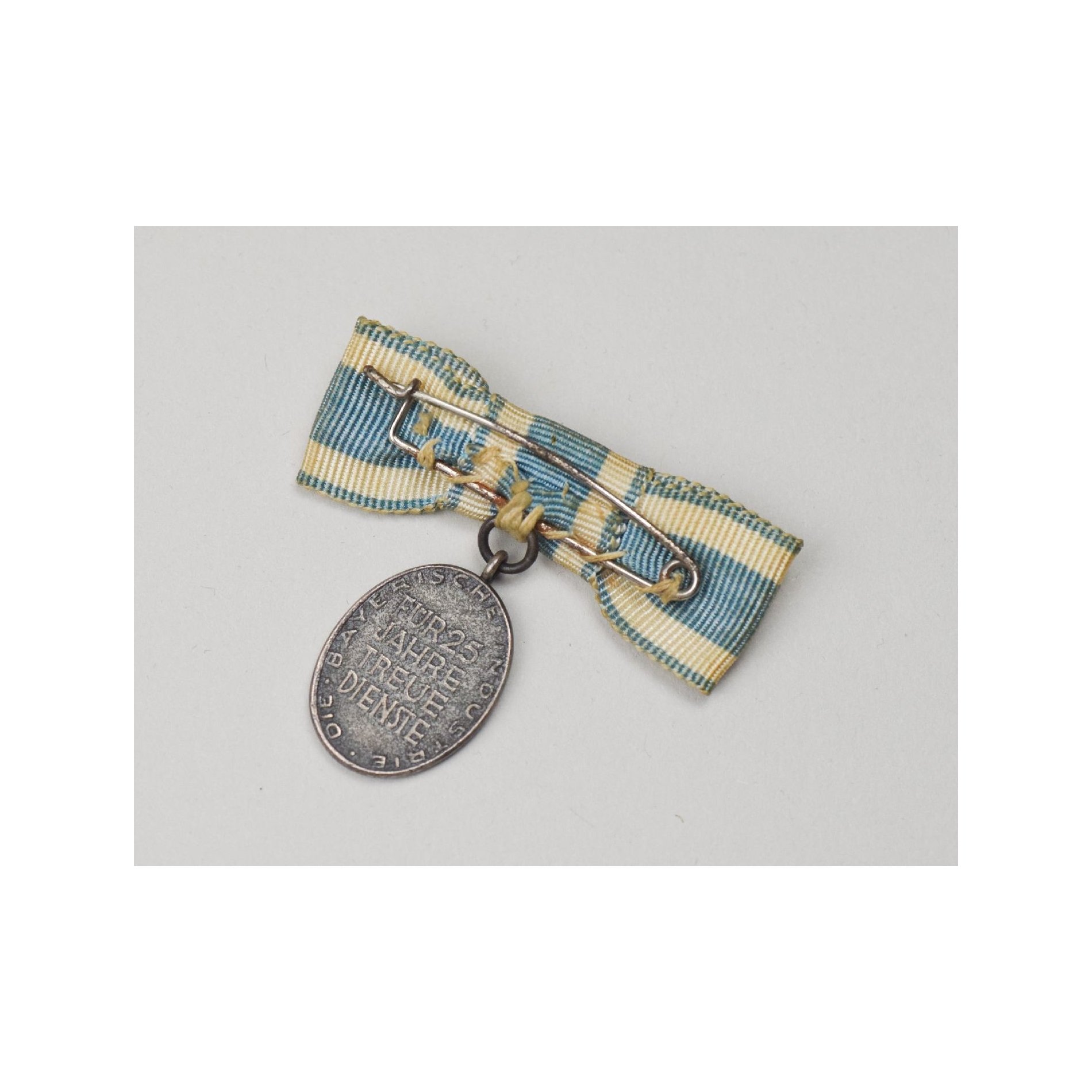 3.Reich Treudienstabzeichen der Bayrischen Industrie im Etui Nachlass — image 6