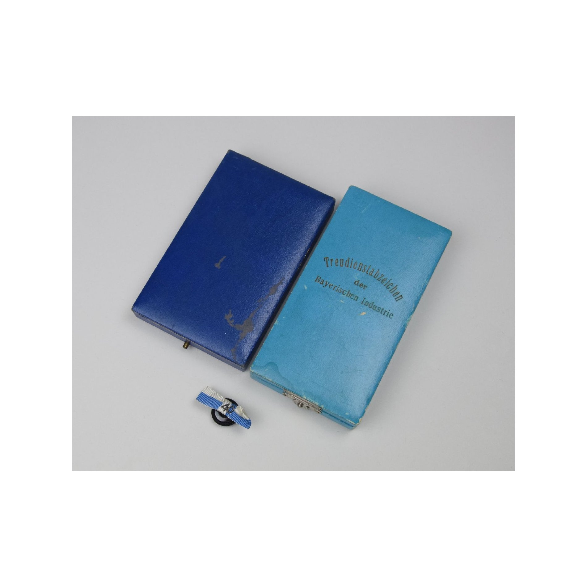 3.Reich Treudienstabzeichen der Bayrischen Industrie im Etui Nachlass — image 8
