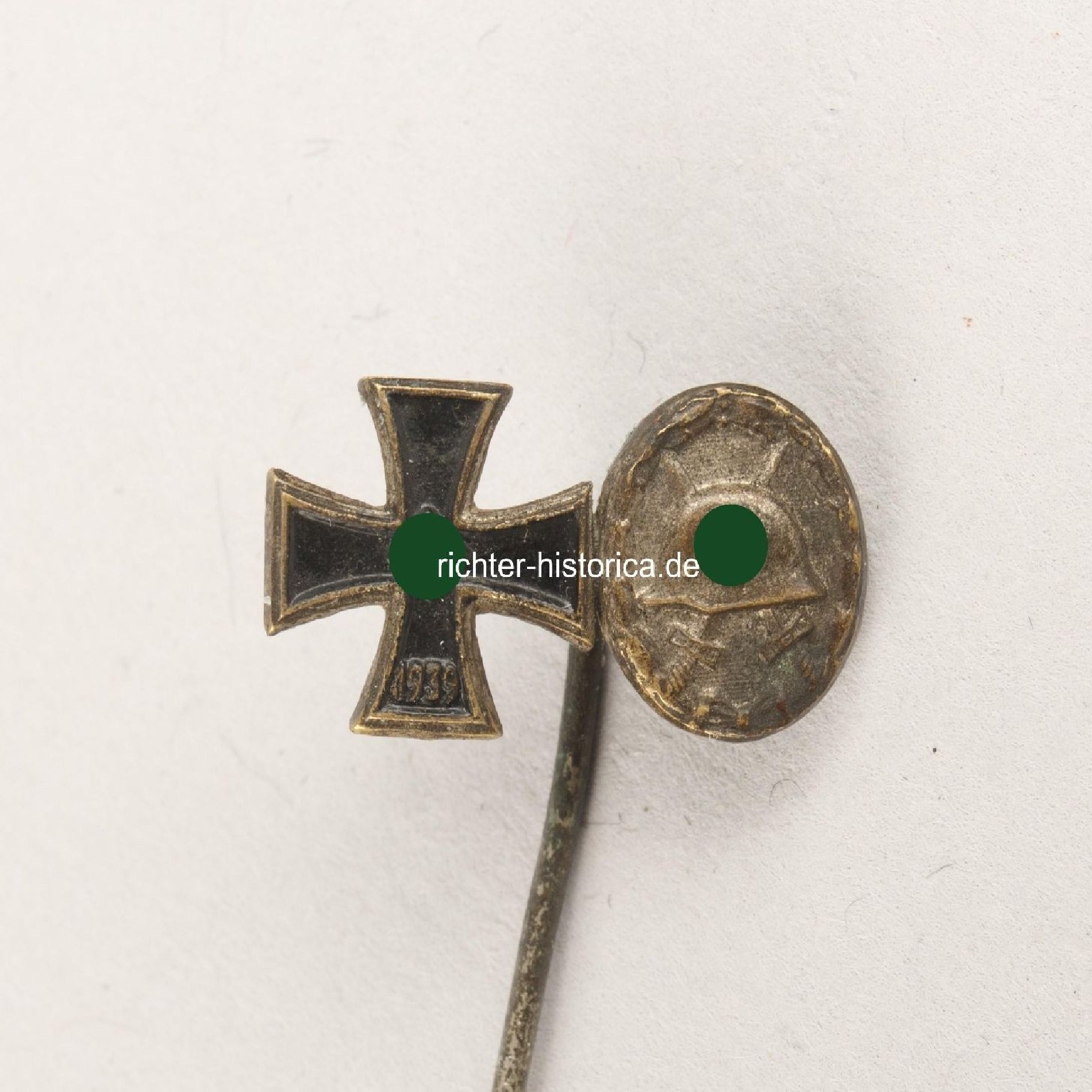 3er Miniatur Eiserne Kreuz 1.Klasse 1939, Ostmedaille und Verwundetenabzeichen in Silber — image 2