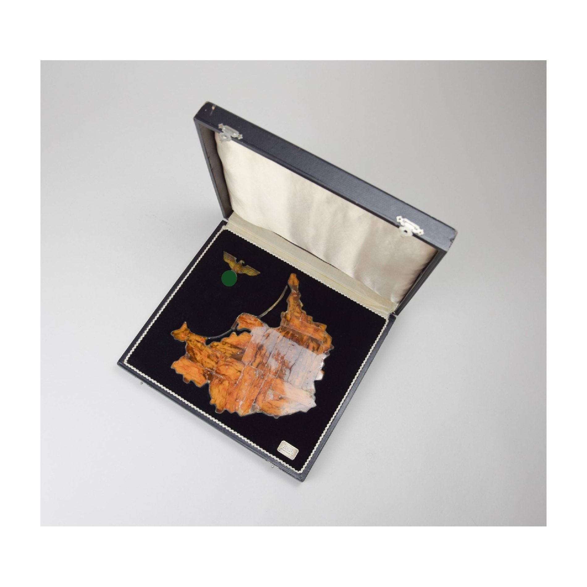 SBM Bernstein Staatsgeschenk Verdienstgeschenk 'Fläche von Ostpreußen' mit 3.Reich Adler — image 3