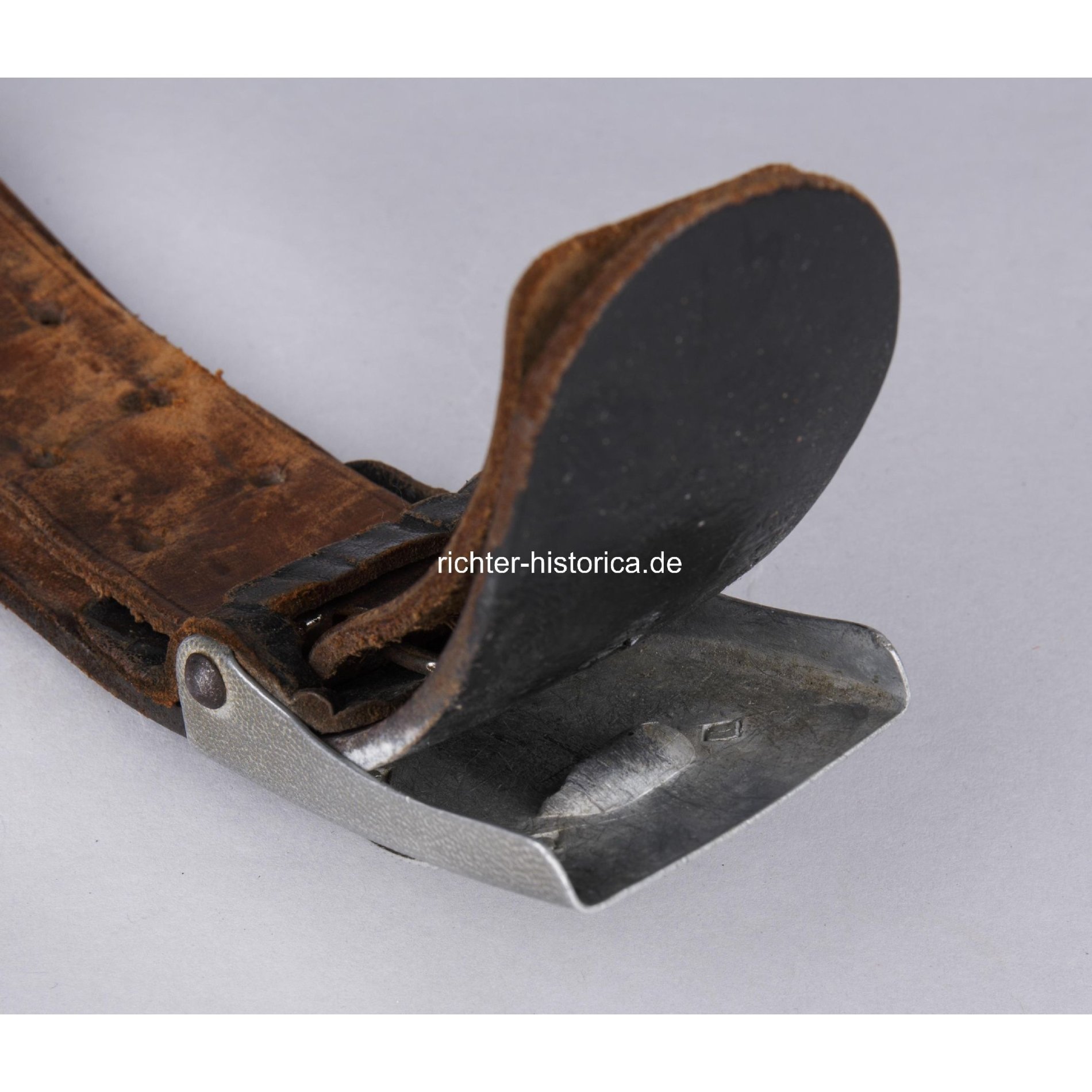 Wehrmacht Heer Koppelschloss mit Koppelriemen '1.Modell - Adlerkopf schaut links' — image 6
