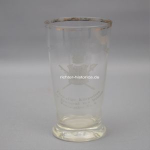 Patriotisches Glas mit Aufschrift 'Zur Erinnerung an den Regimentsappell 1912' …