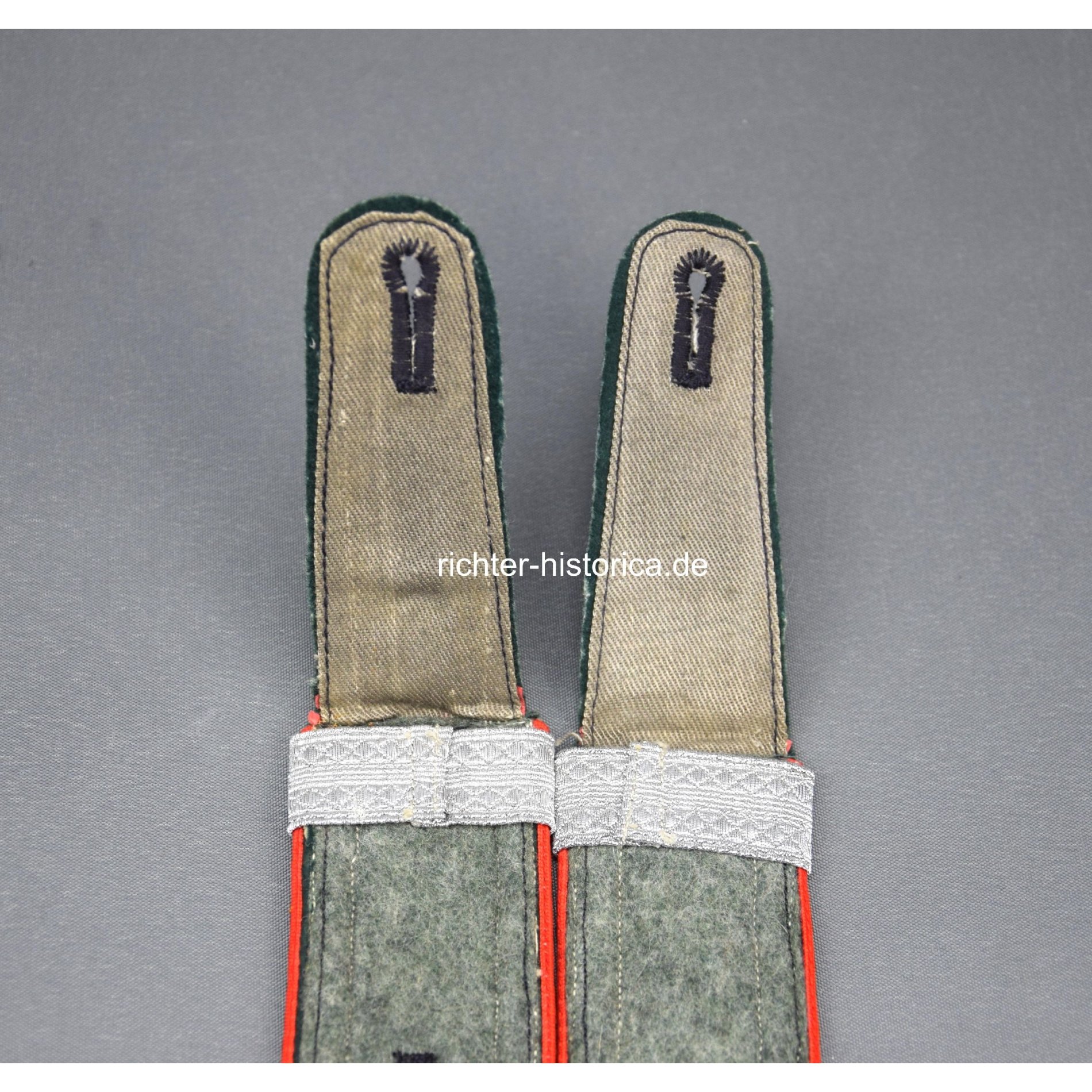 Paar Schulterstücke der Artillerie für einen Unteroffizier mit Überschübe — image 3