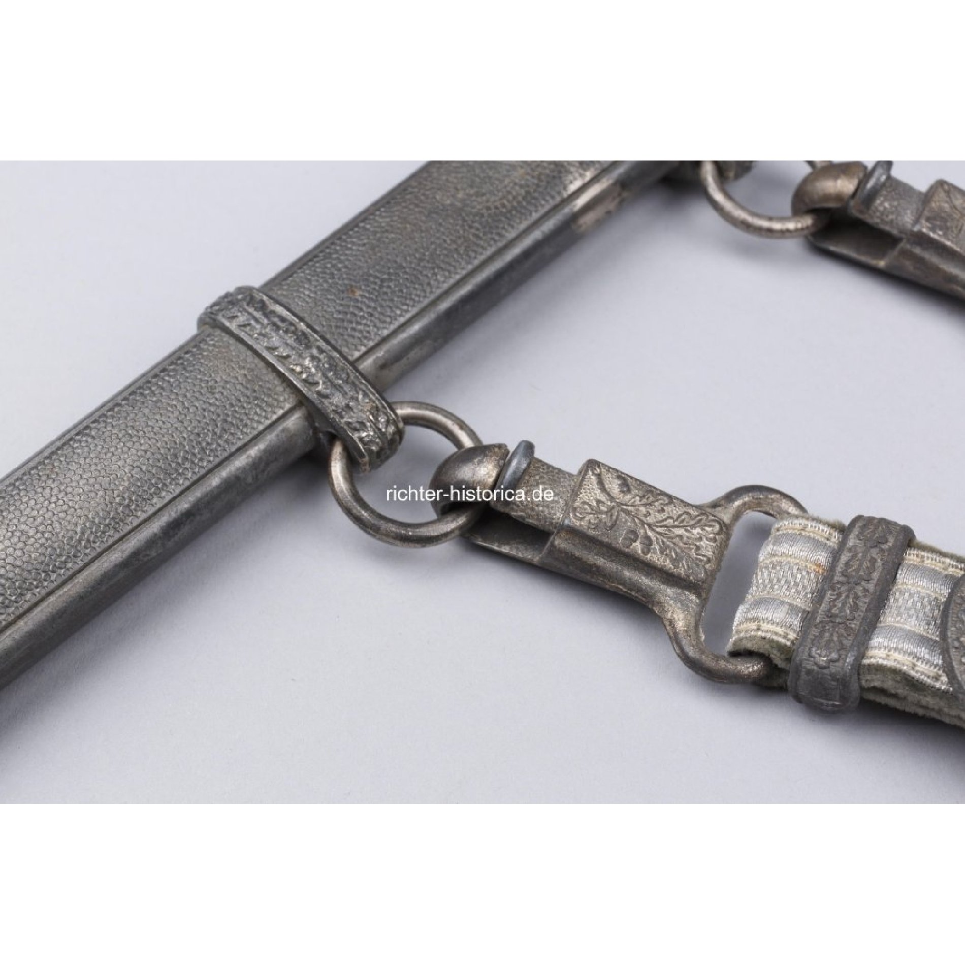 Heeres Offiziersdolch mit Herst. 'P.D Lüneschloss, Lüdenscheid' und Gehänge — image 13