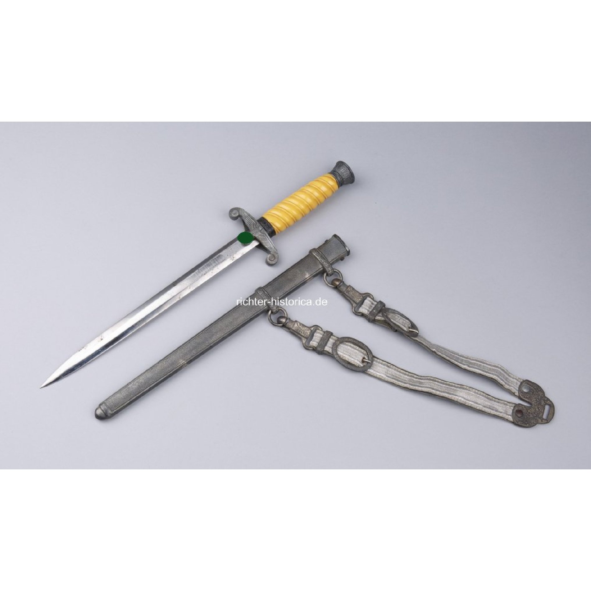 Heeres Offiziersdolch mit Herst. 'P.D Lüneschloss, Lüdenscheid' und Gehänge — image 2