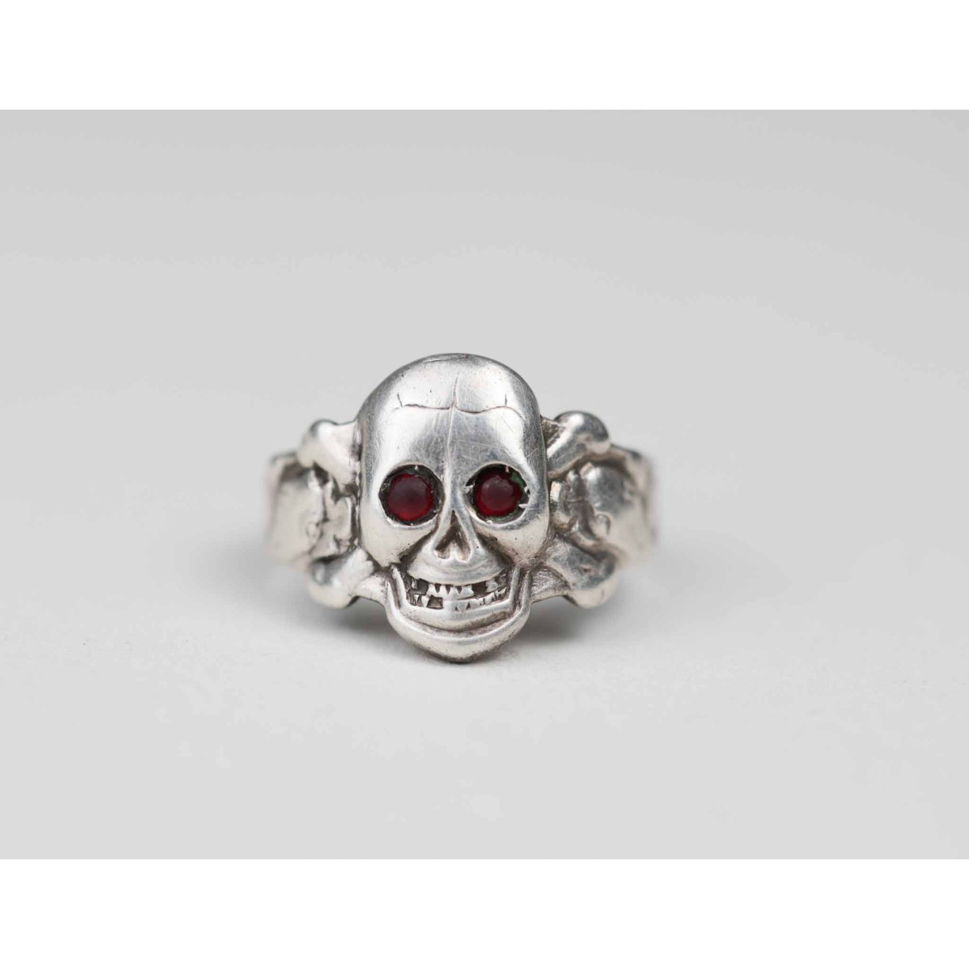 3.Reich Kantinenring mit roten Glasaugen 835er Silber, selten! — image 2