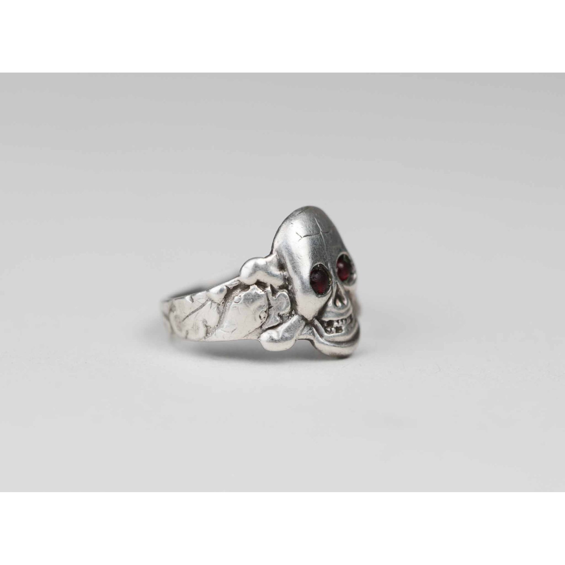 3.Reich Kantinenring mit roten Glasaugen 835er Silber, selten! — image 3