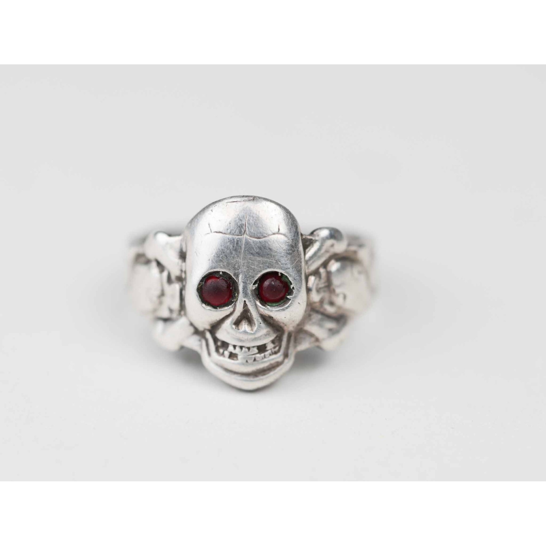 3.Reich Kantinenring mit roten Glasaugen 835er Silber, selten! — image 7