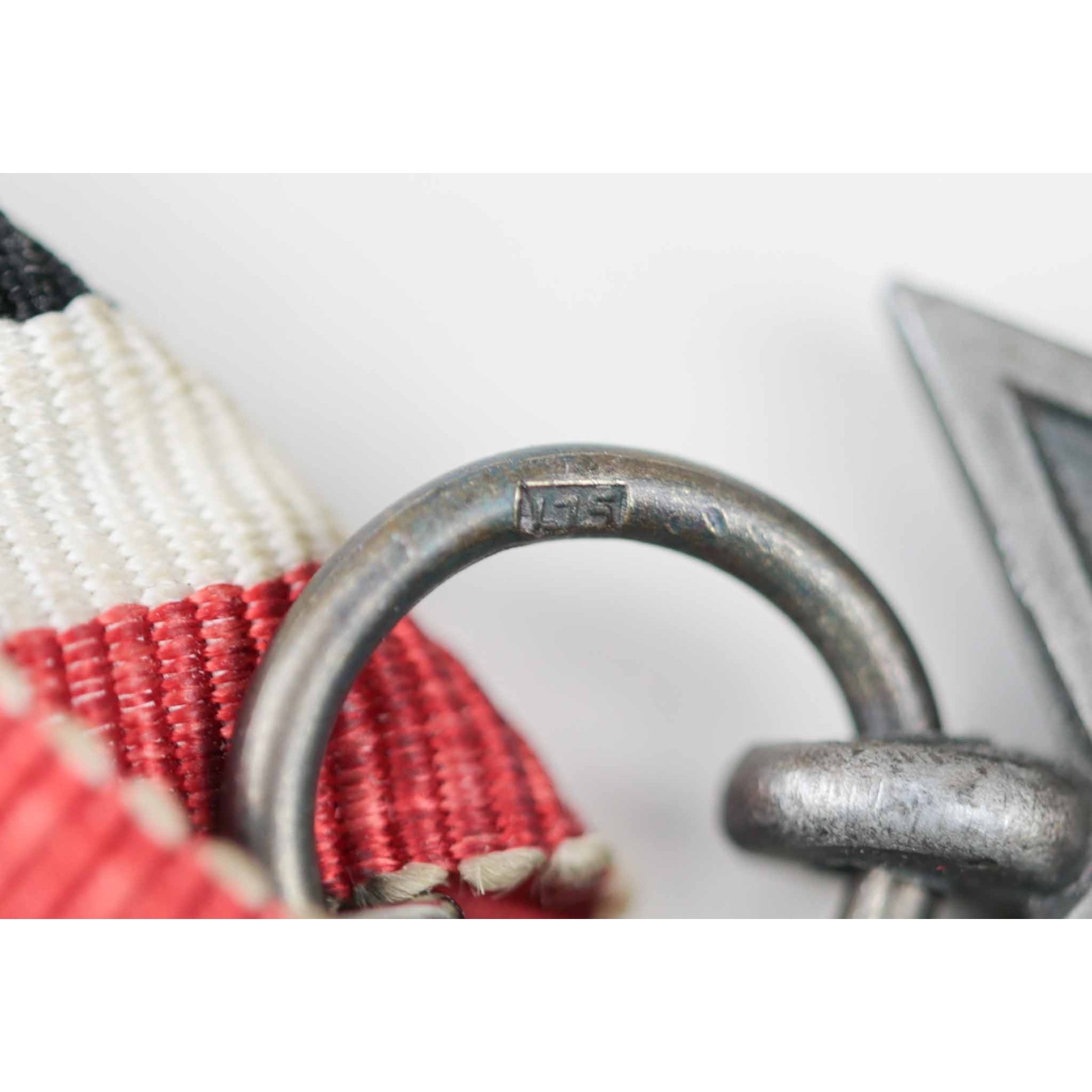 Kriegsverdienstkreuz 2.Klasse mit Schwertern am Österreich-Band Hersteller 'L/15' — image 2