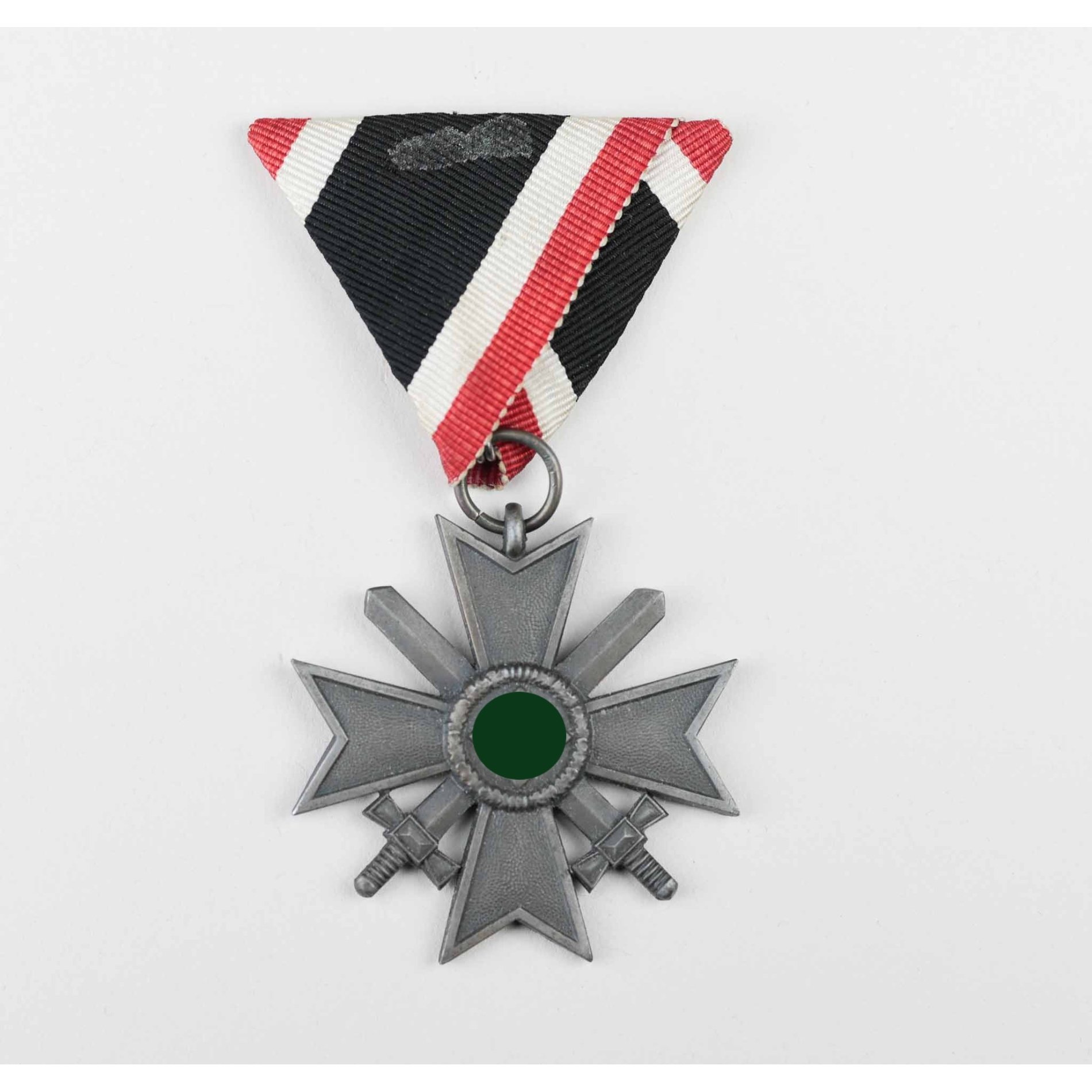 Kriegsverdienstkreuz 2.Klasse mit Schwertern am Österreich-Band Hersteller 'L/15' — image 3