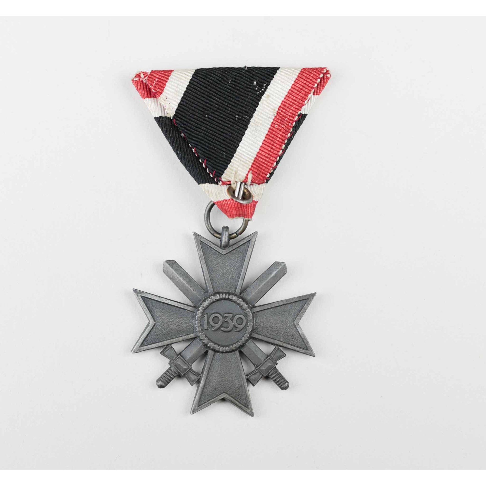 Kriegsverdienstkreuz 2.Klasse mit Schwertern am Österreich-Band Hersteller 'L/15' — image 4