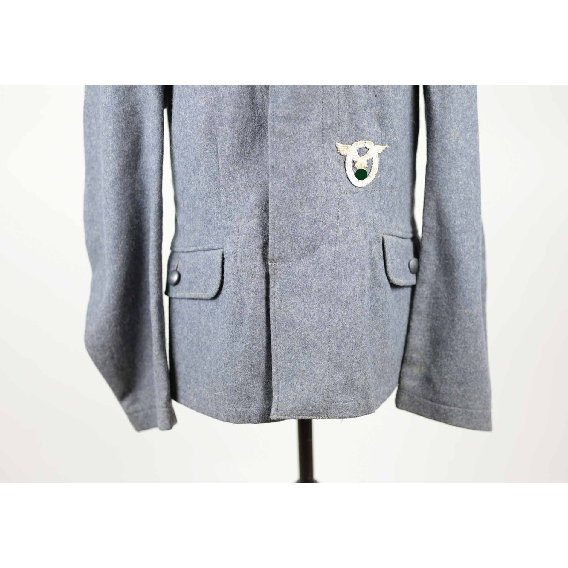 Luftwaffe Uniform für einen Hauptmann der Fliegertruppe mit Frontflugspange in Gold — image 3