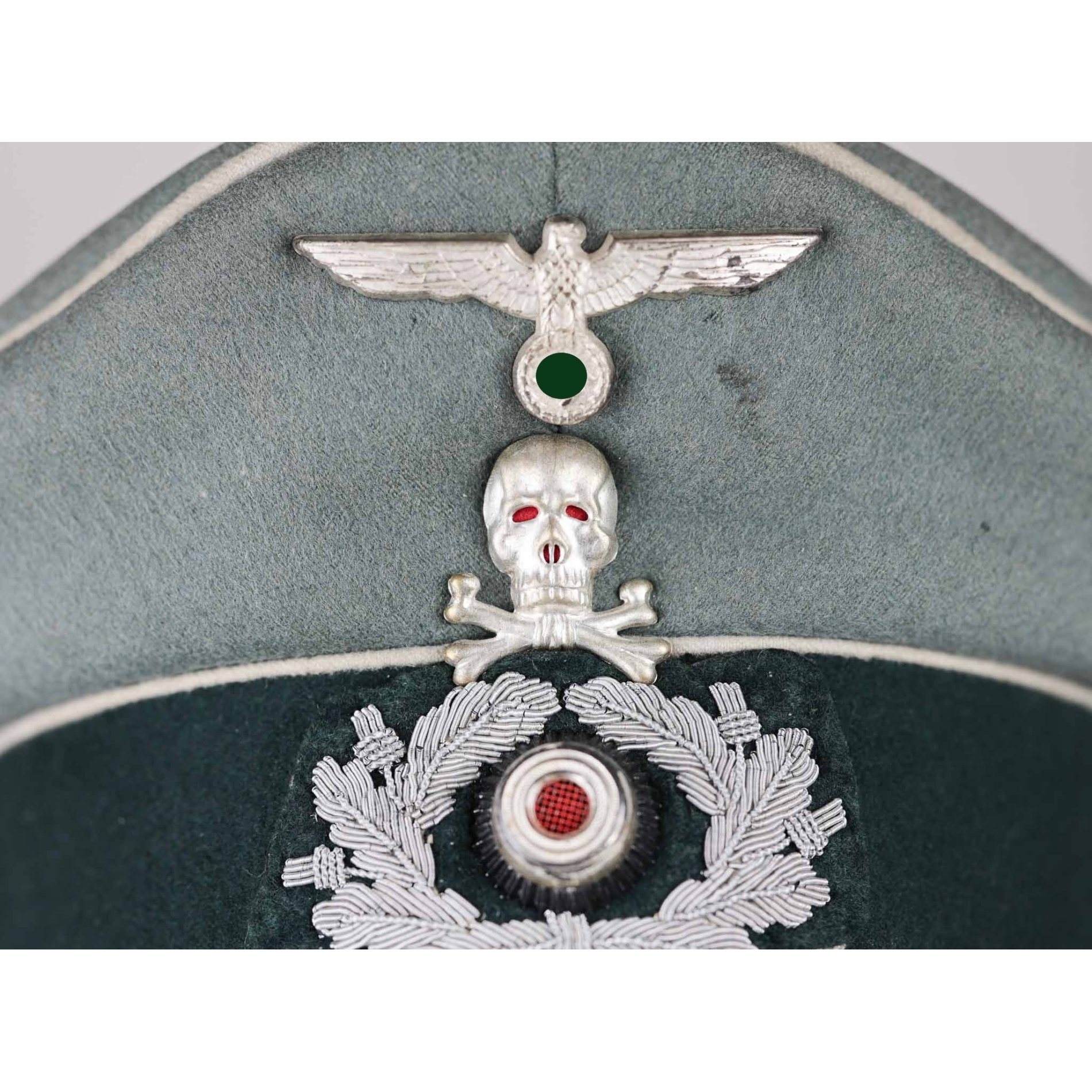 Wehrmacht Schirmmütze für Offiziere im Infanterie Regiment 17 Braunschweig Totenkopf — image 2