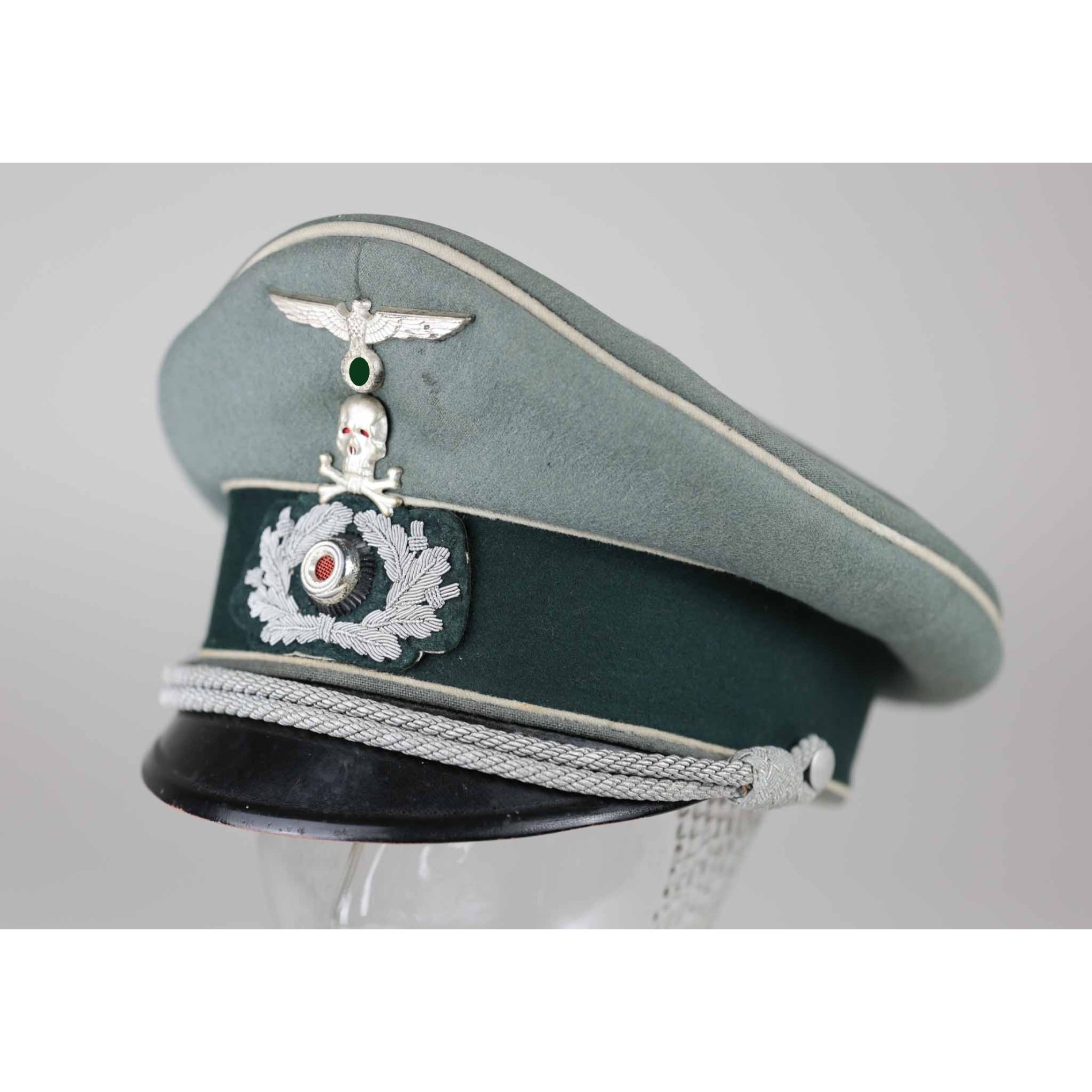 Wehrmacht Schirmmütze für Offiziere im Infanterie Regiment 17 Braunschweig Totenkopf — image 3