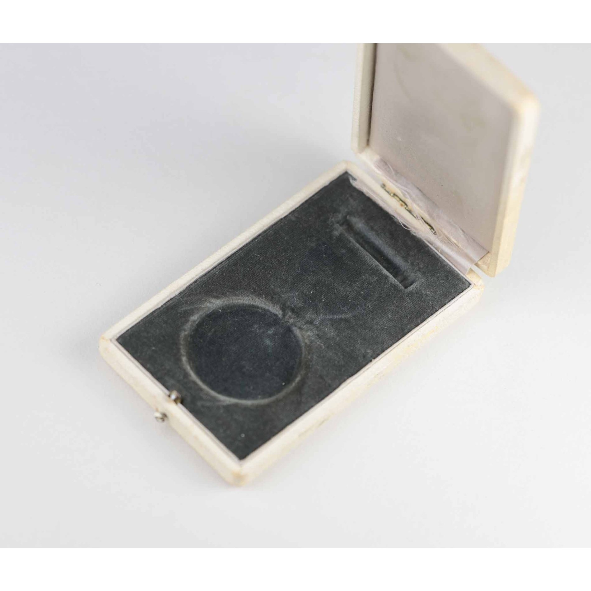 Deutsche Olympia Erinnerungsmedaille 1936 im Etui — image 8